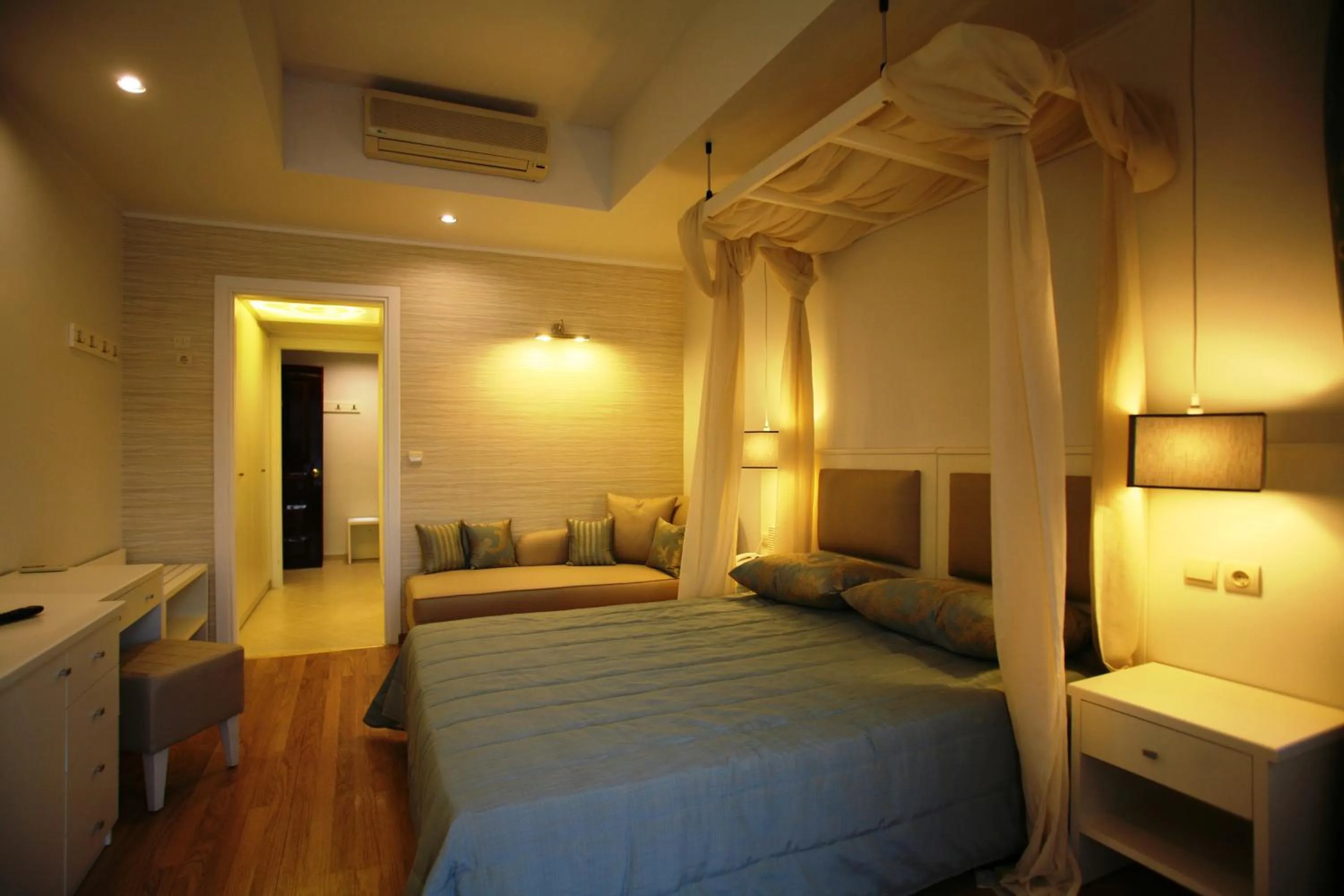 Bedroom, Bed in Mirini Hotel