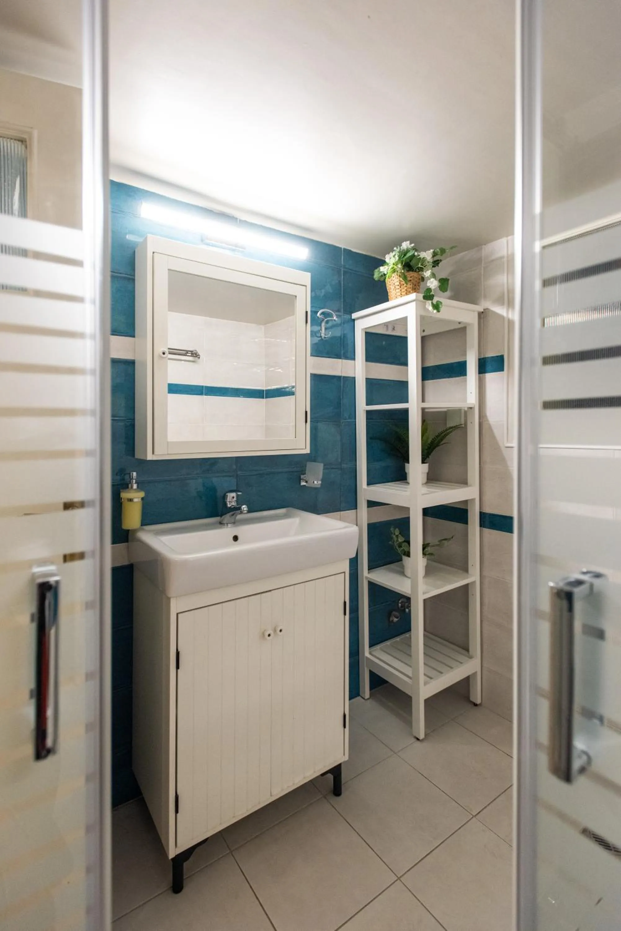 Bathroom, Bed in Blue Ark Gate to History