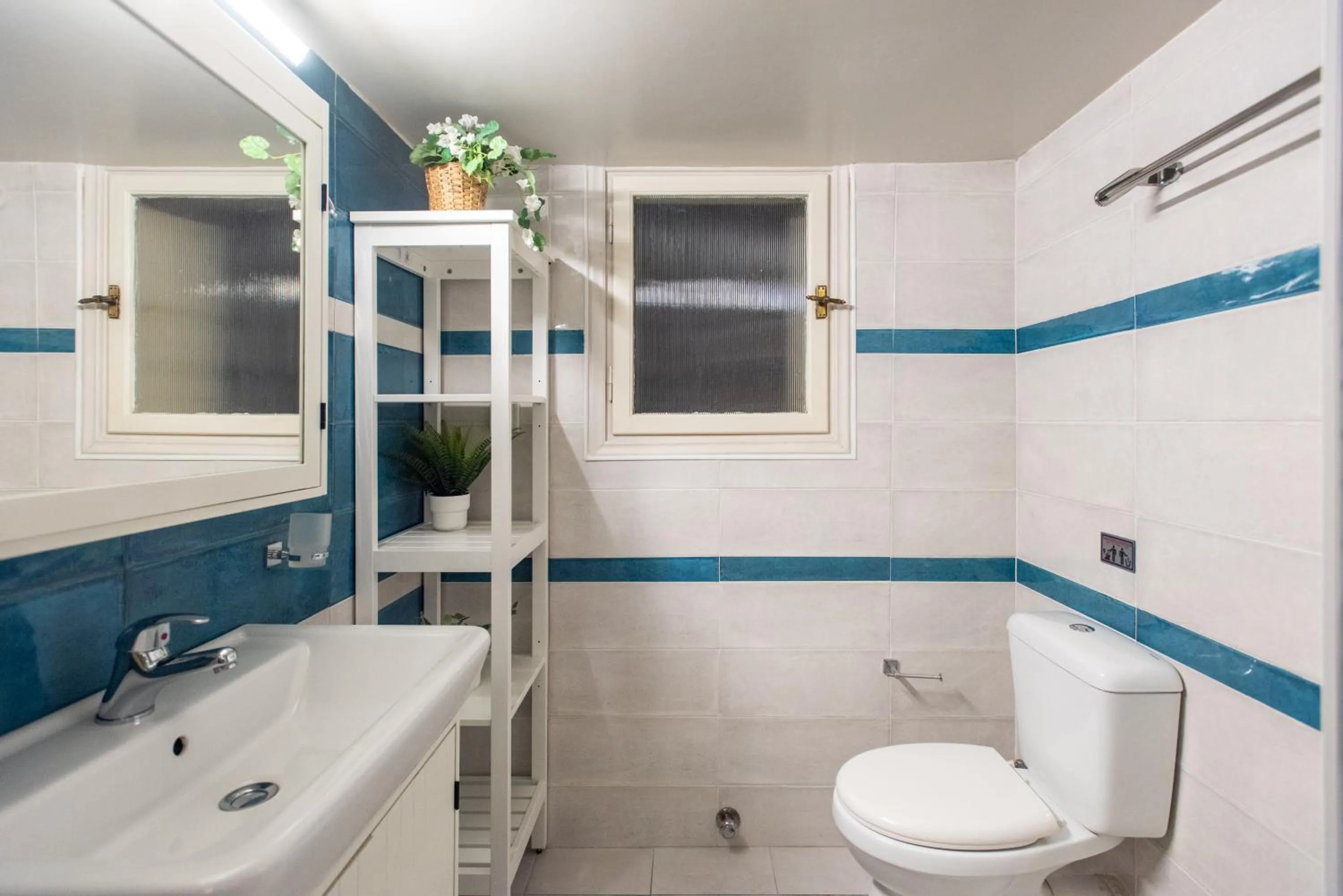Bathroom in Blue Ark Gate to History