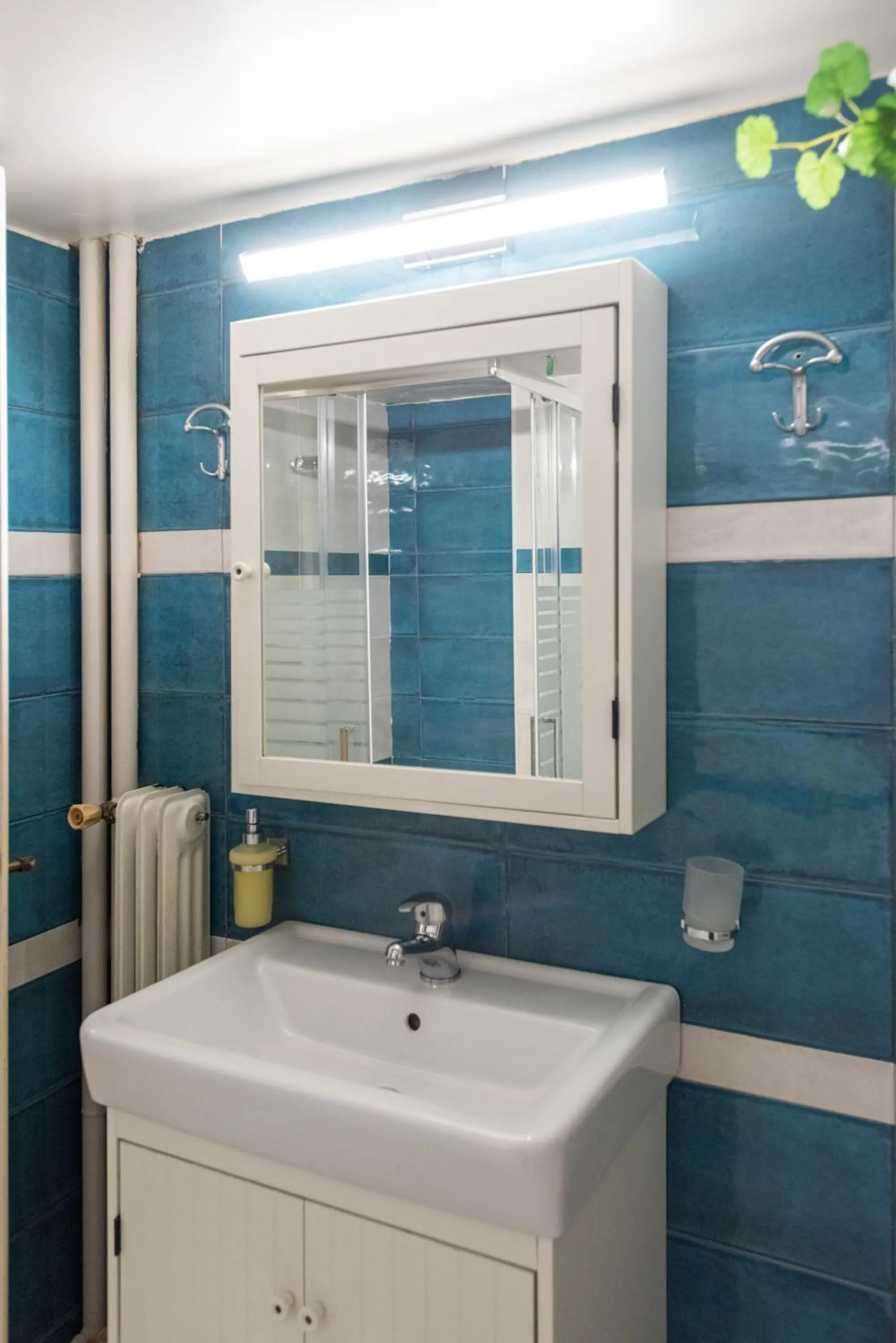 Bathroom in Blue Ark Gate to History