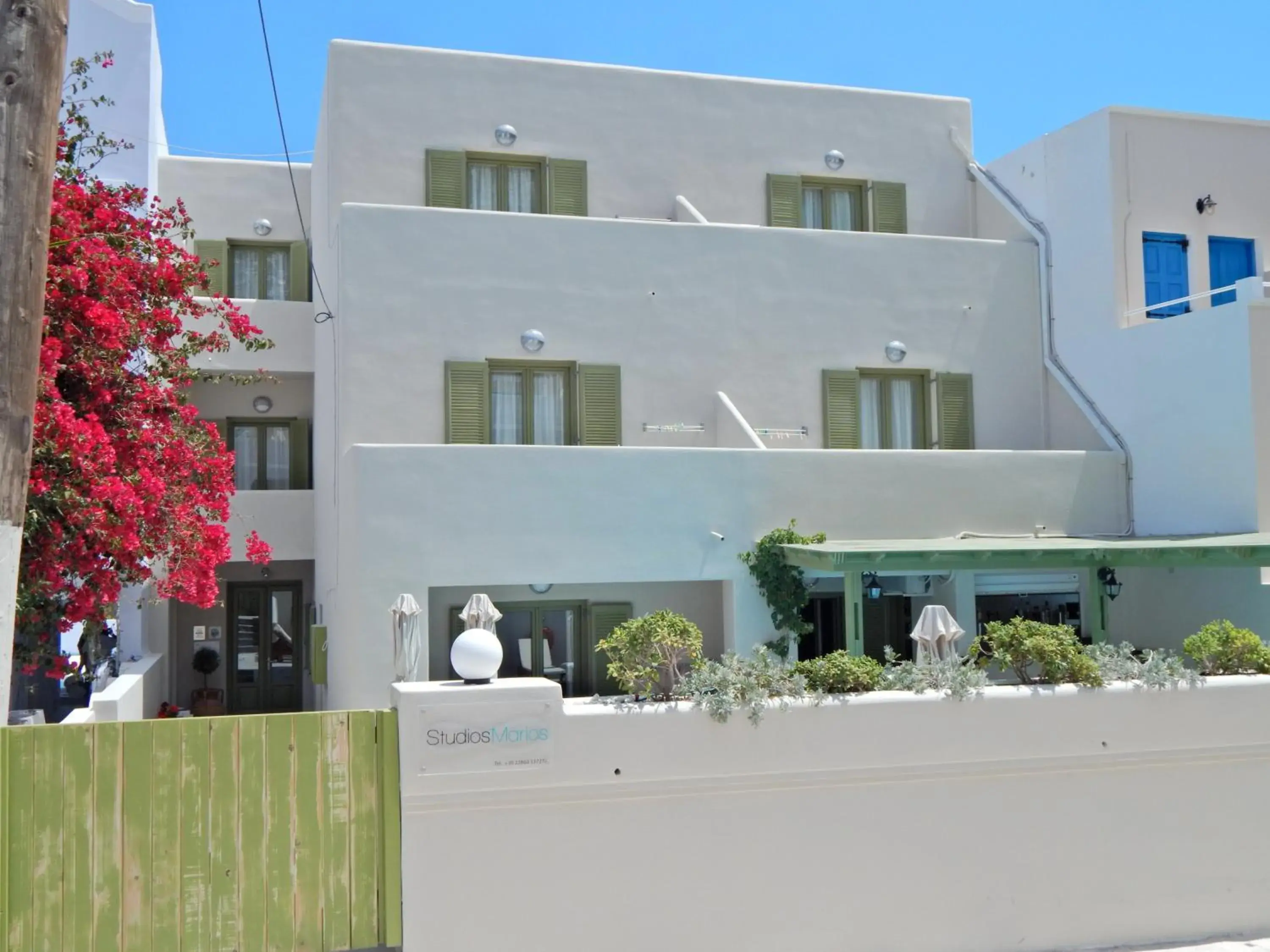 Facade/entrance in Studios Marios Facade/entrance in Studios Marios