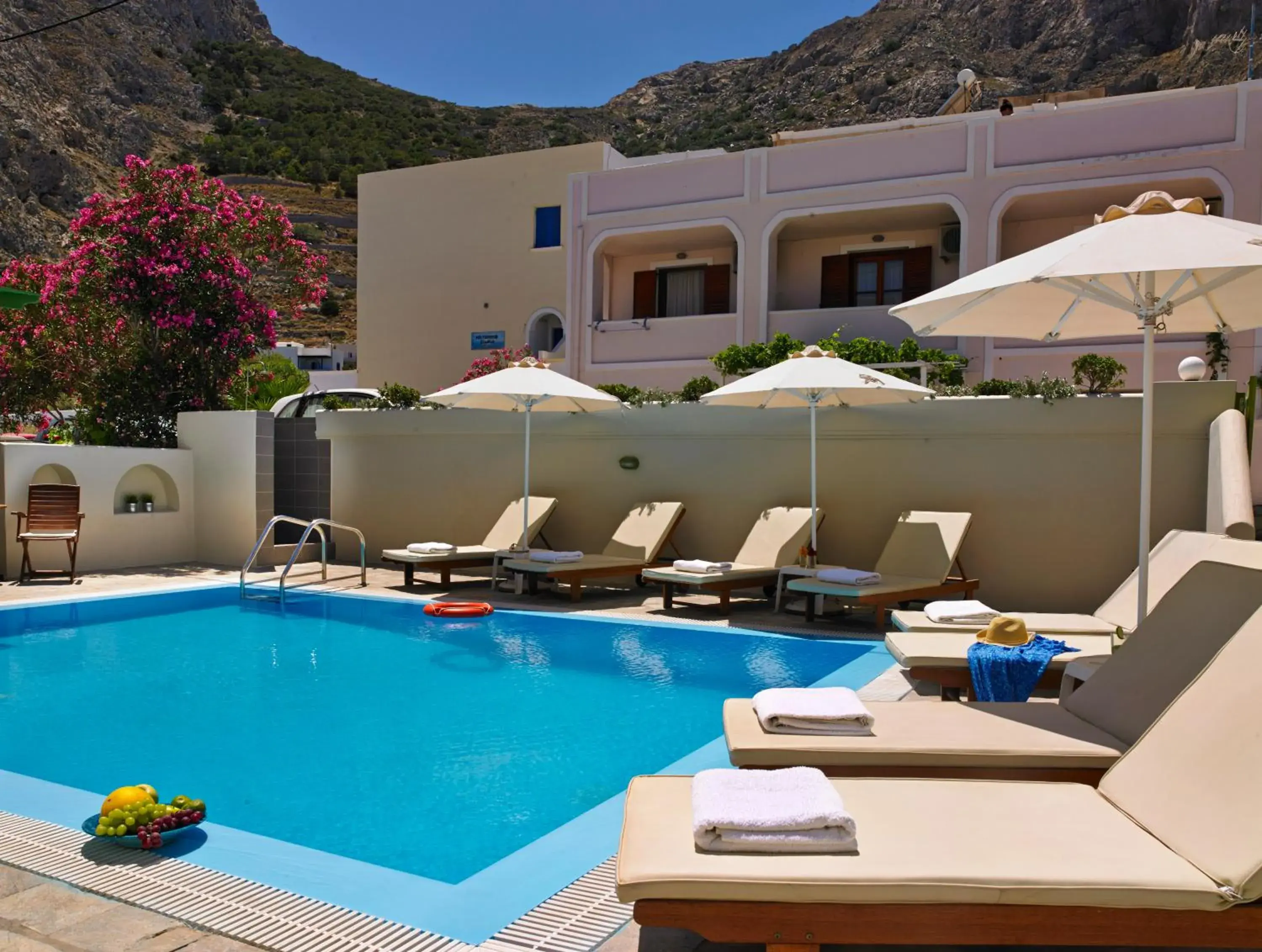 Facade/entrance in Studios Marios Facade/entrance in Studios Marios