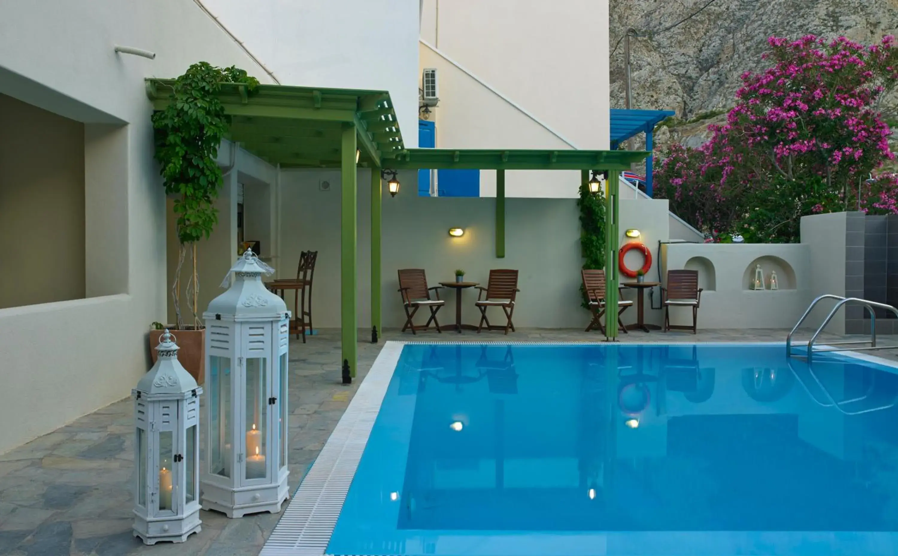 Swimming pool in Studios Marios Swimming pool in Studios Marios