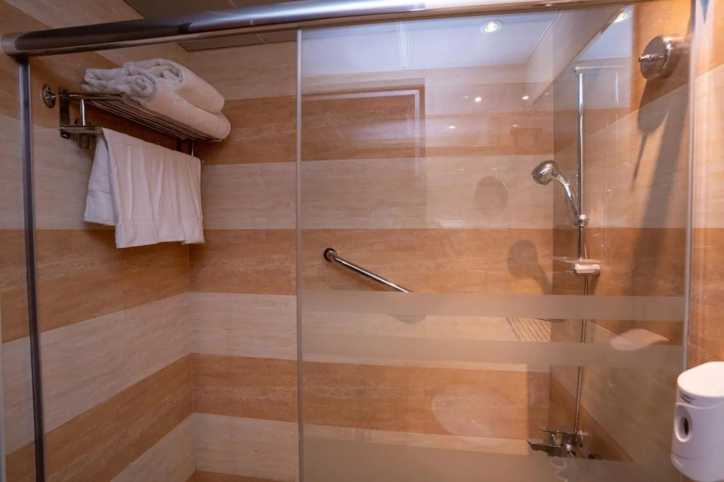 Shower in Nusk Al Hijrah