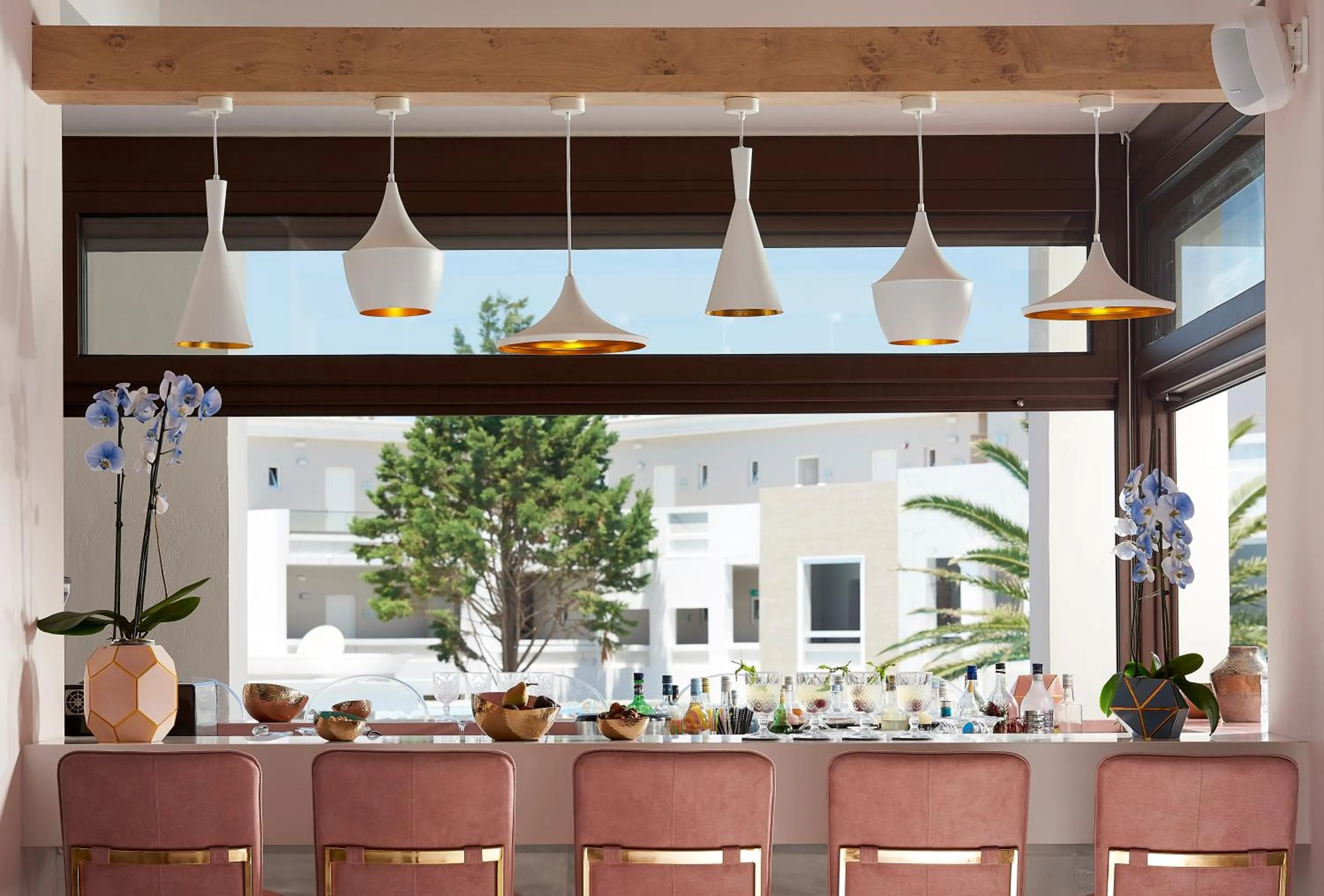 Lounge or bar in Mythos Palace Resort & Spa