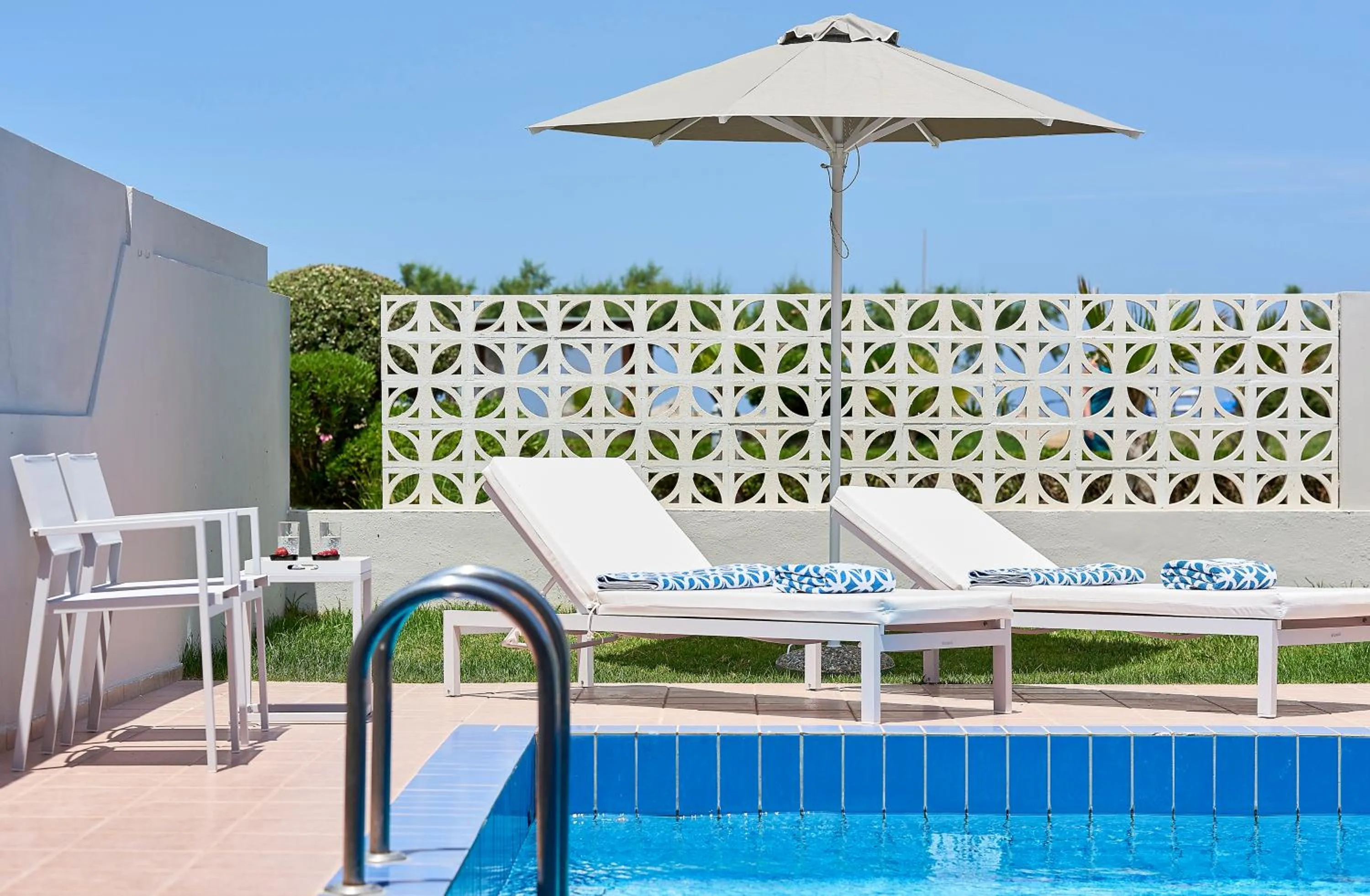 Swimming pool in Mythos Palace Resort & Spa