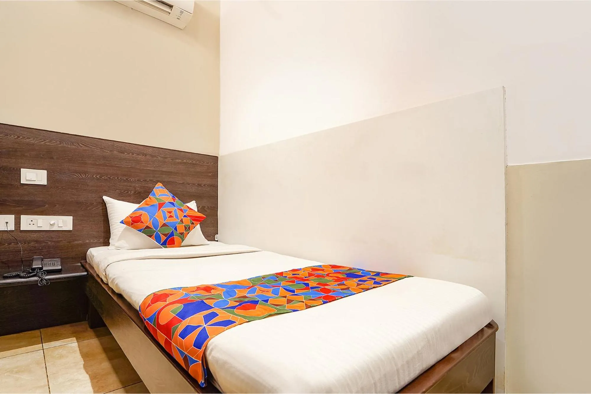 Bed in FabHotel Karpagam - 900m from Nehru Stadium