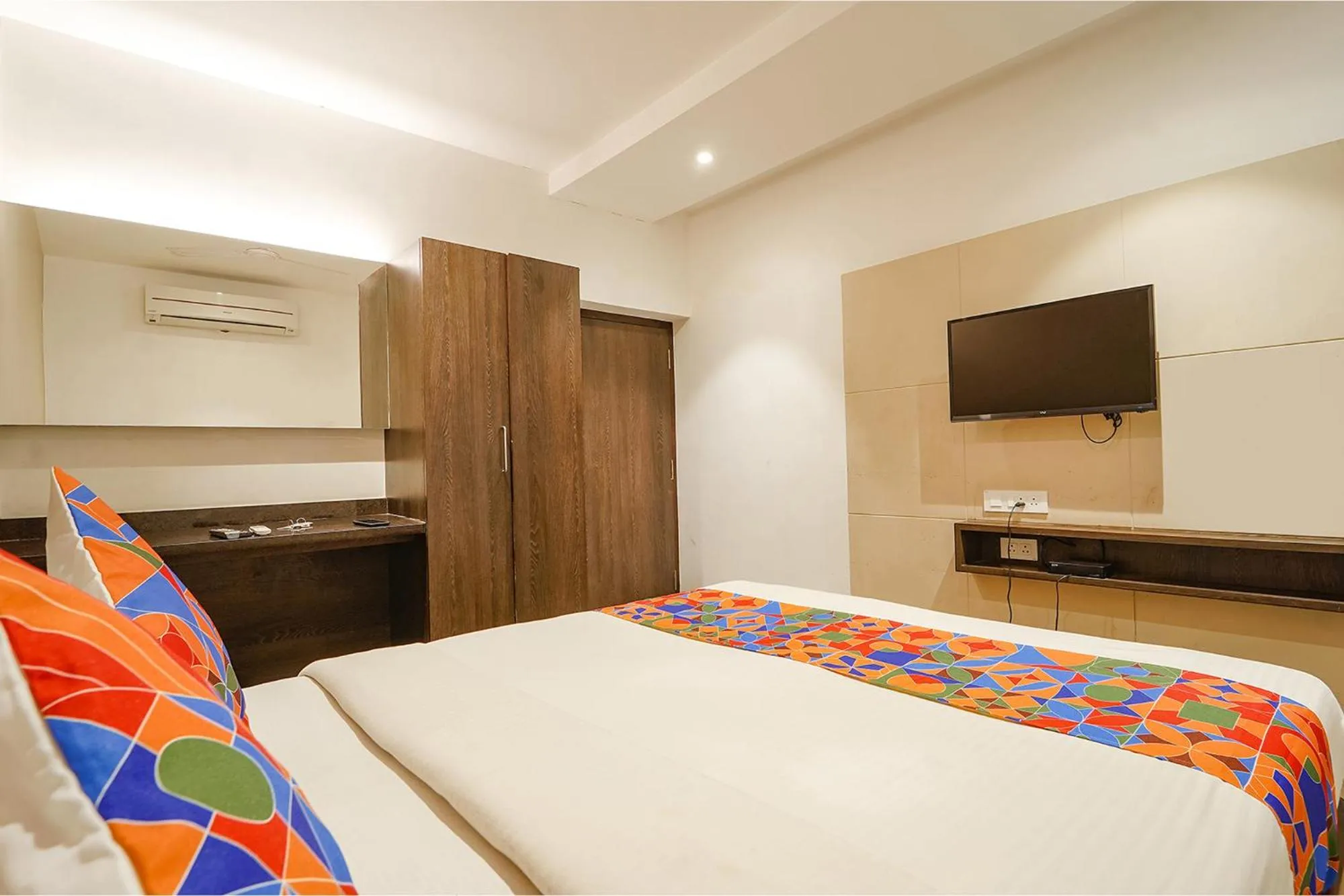 Bed in FabHotel Karpagam - 900m from Nehru Stadium