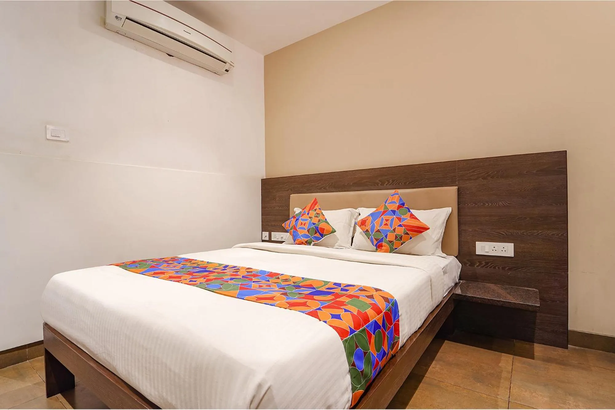 Bed in FabHotel Karpagam - 900m from Nehru Stadium