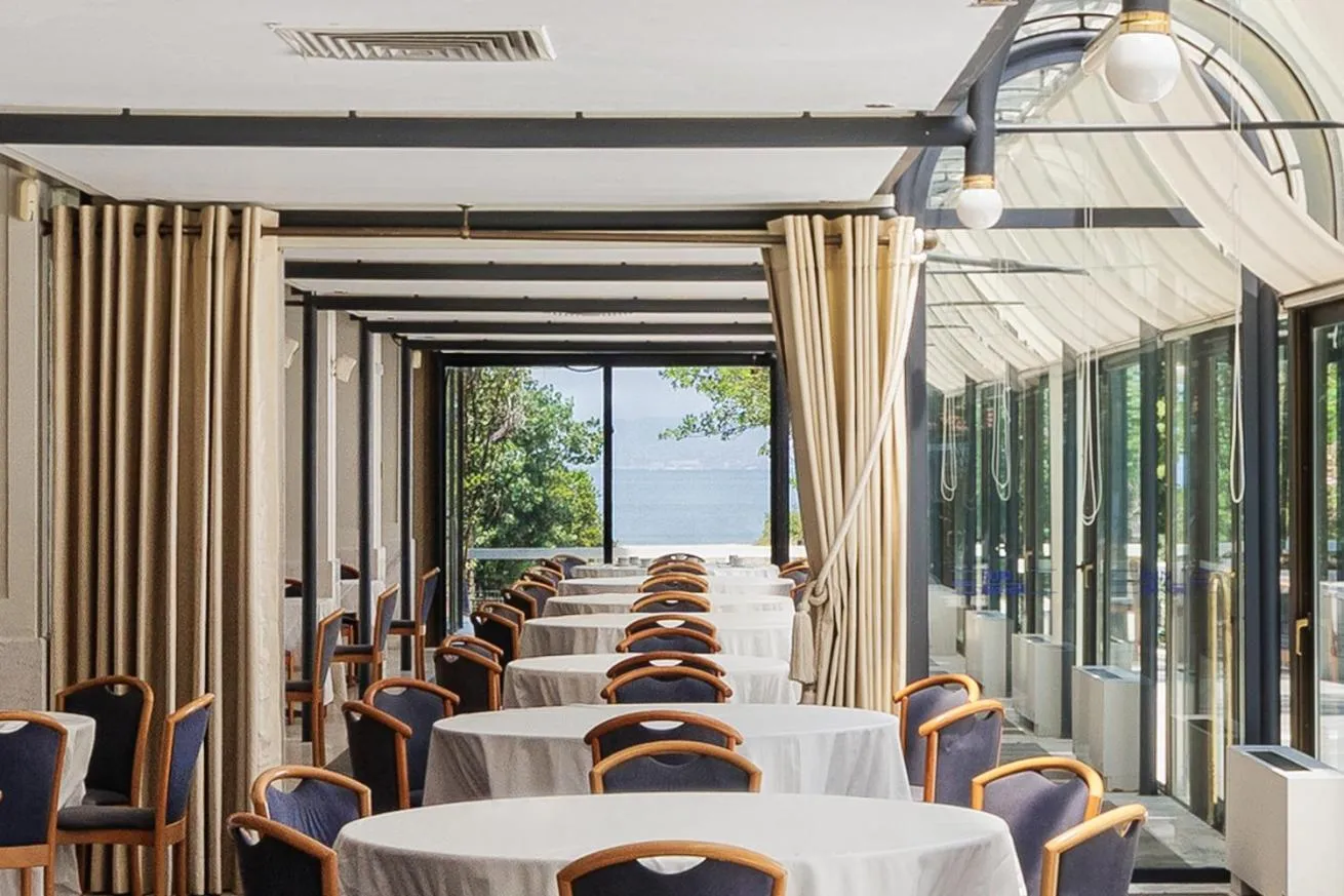 Restaurant/places to eat in Sun Beach Hotel