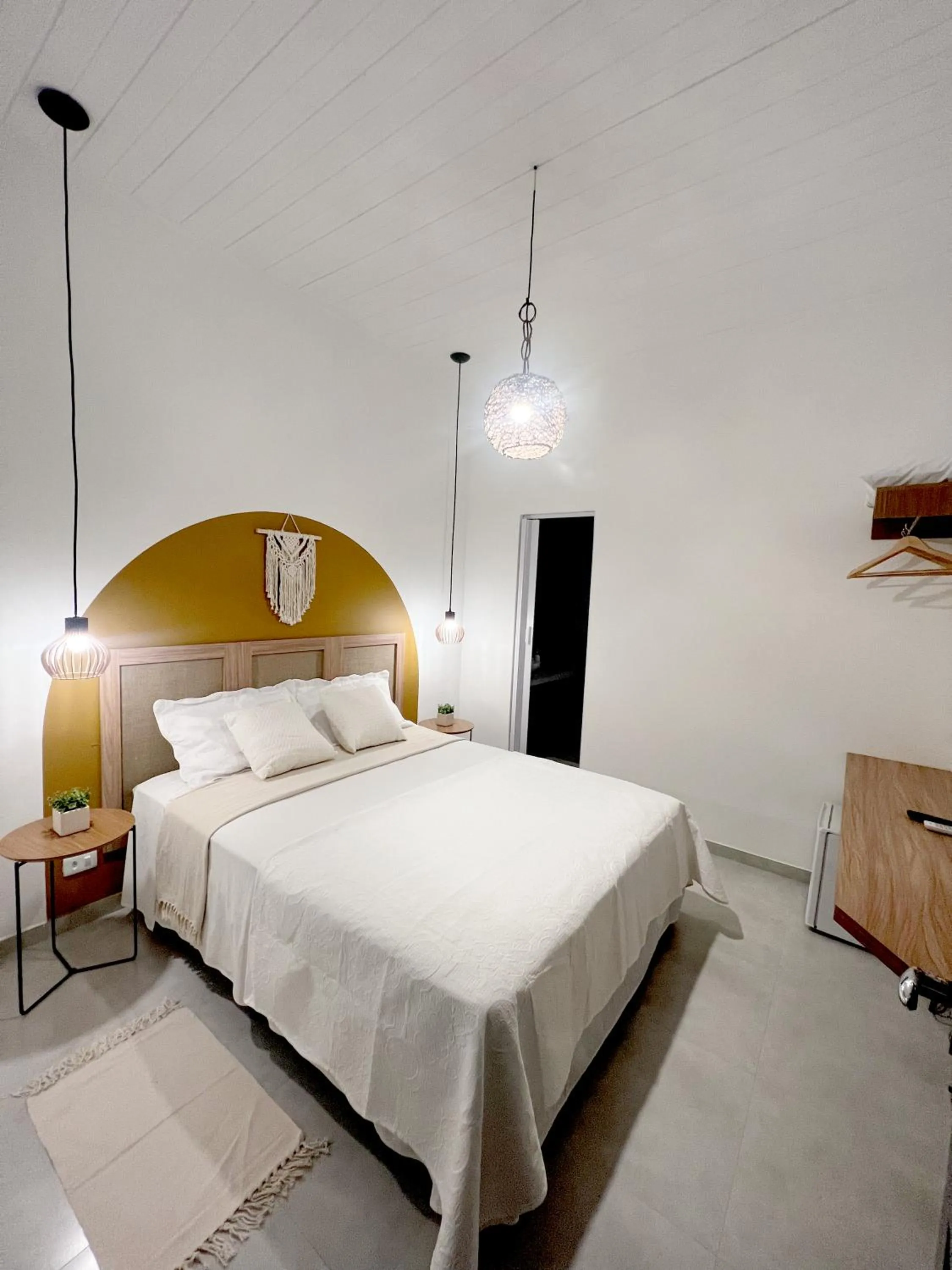 Photo of the whole room, Bed in Suítes Pontal Corumbau