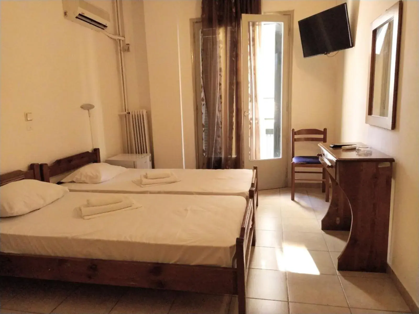 Economy Twin Room in Delfini Hotel Economy Twin Room in Delfini Hotel