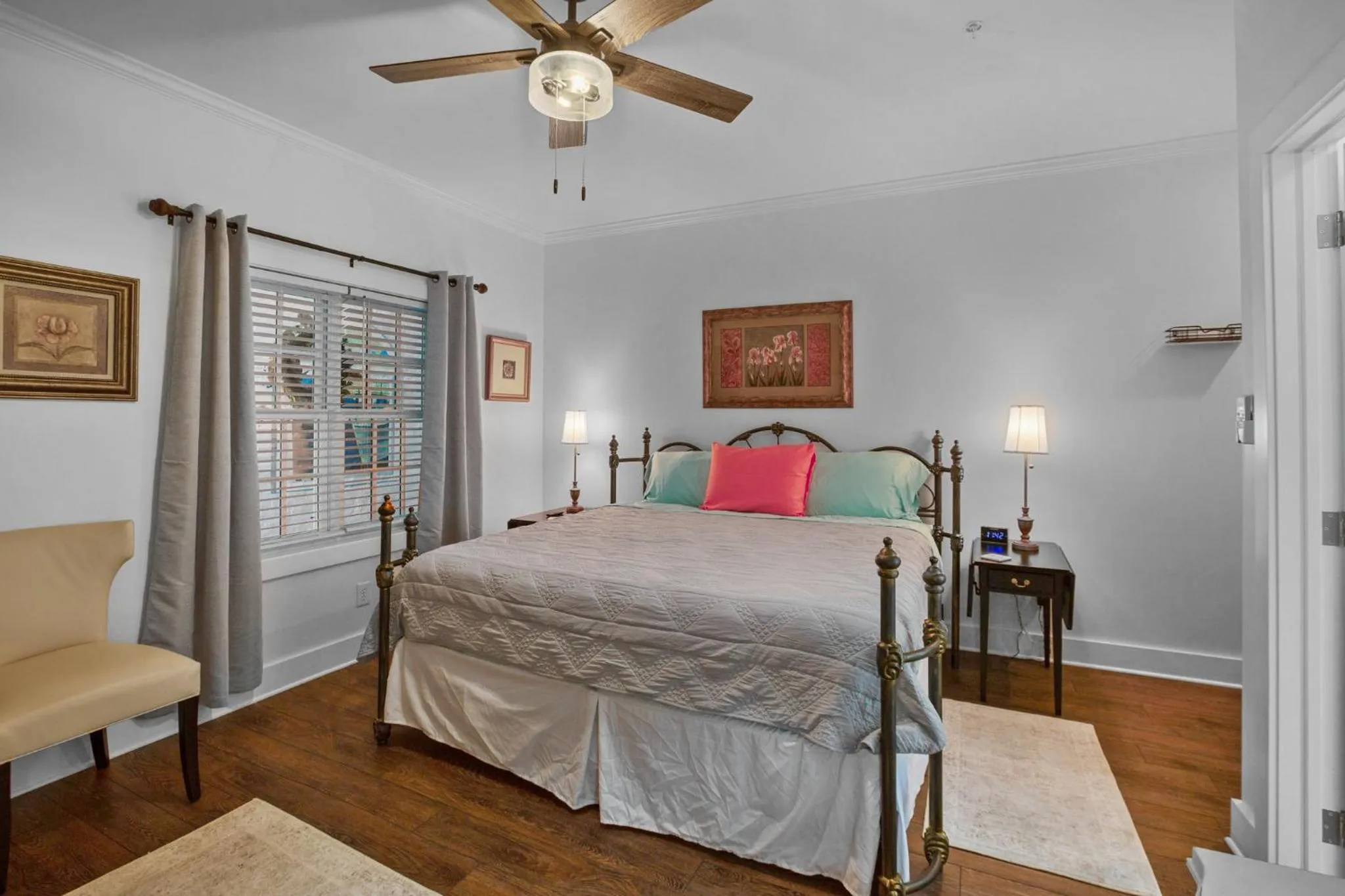 Bedroom, Bed in Little Inn on Main