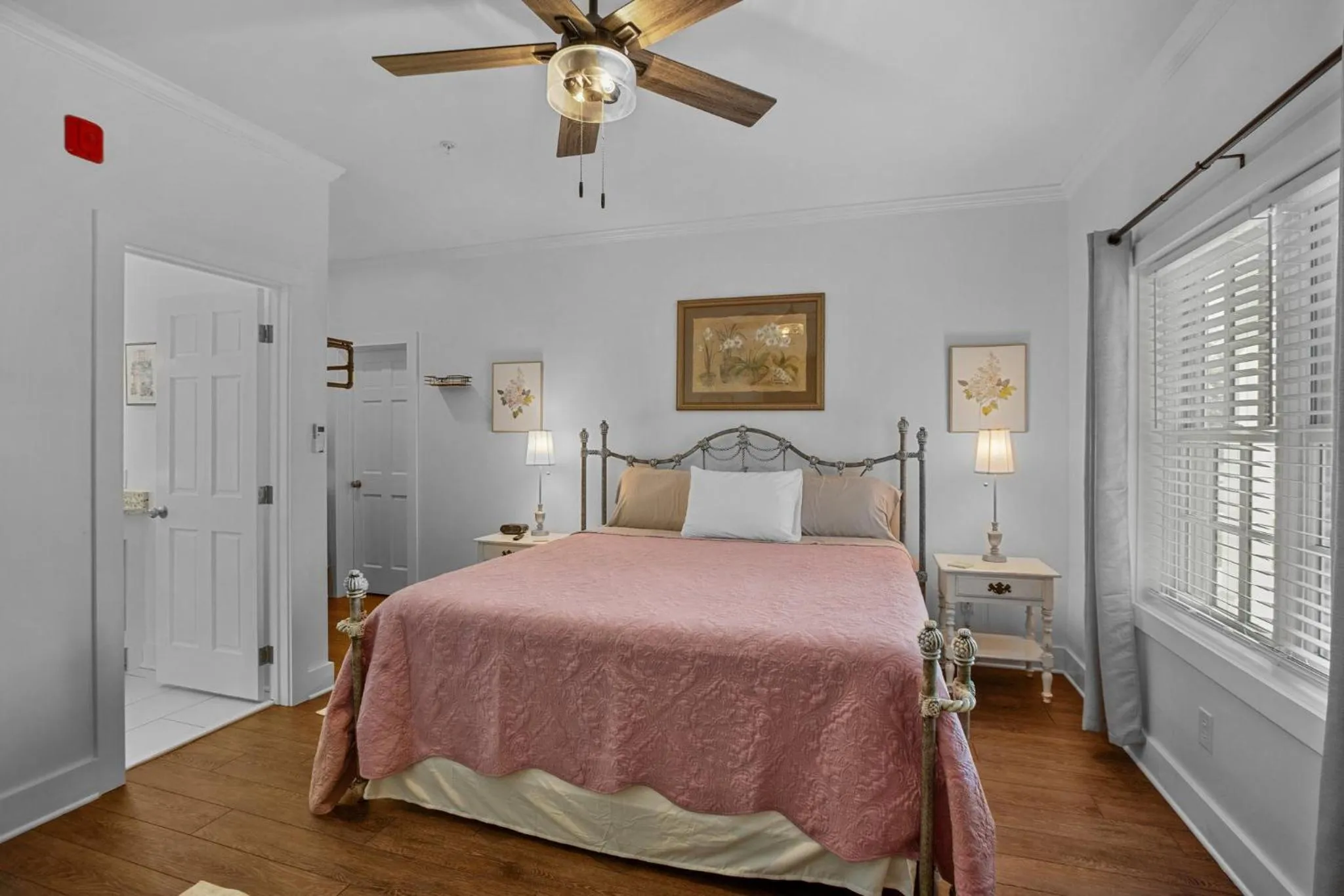 Bedroom, Bed in Little Inn on Main