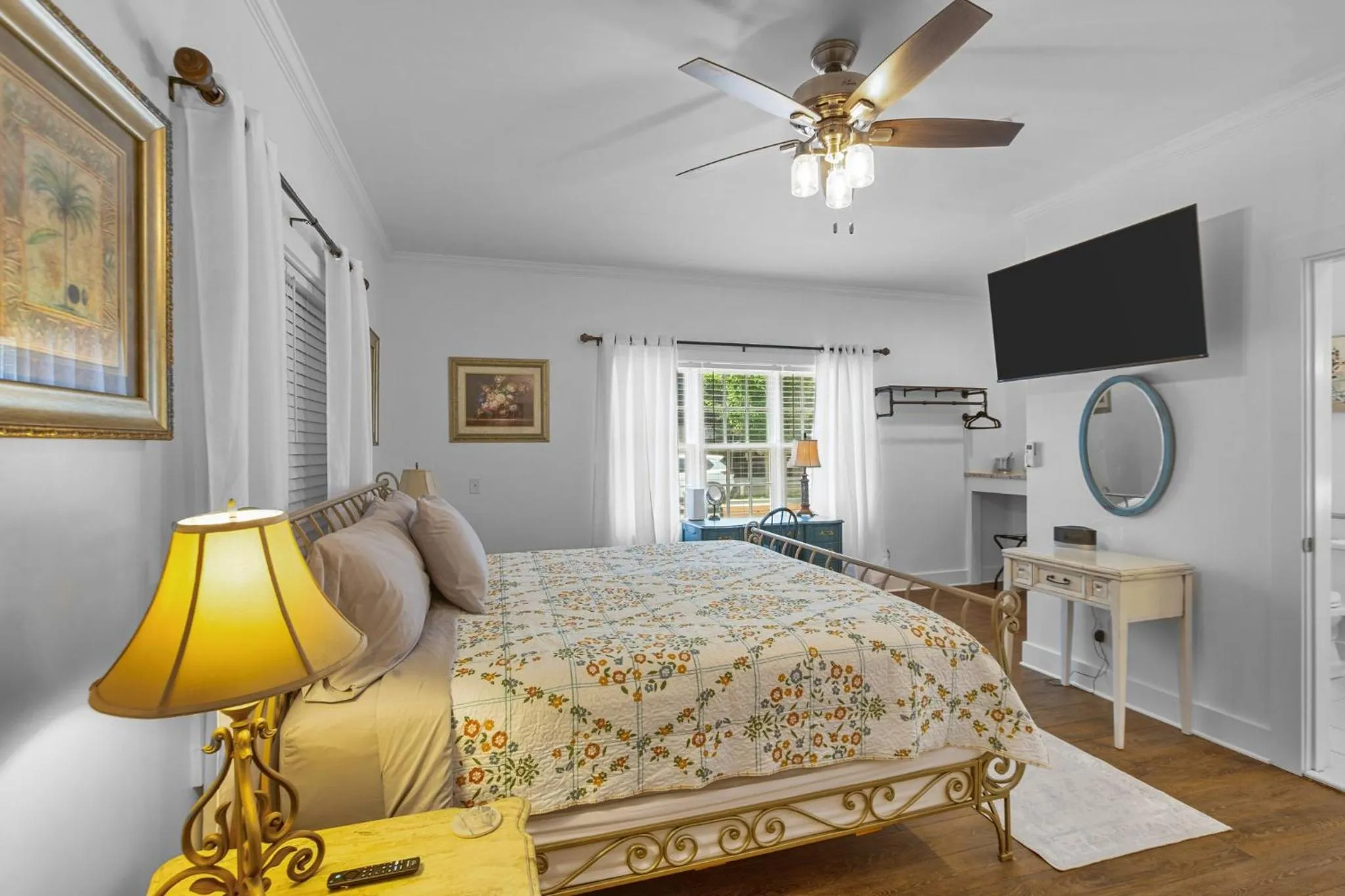 Bedroom, Bed in Little Inn on Main