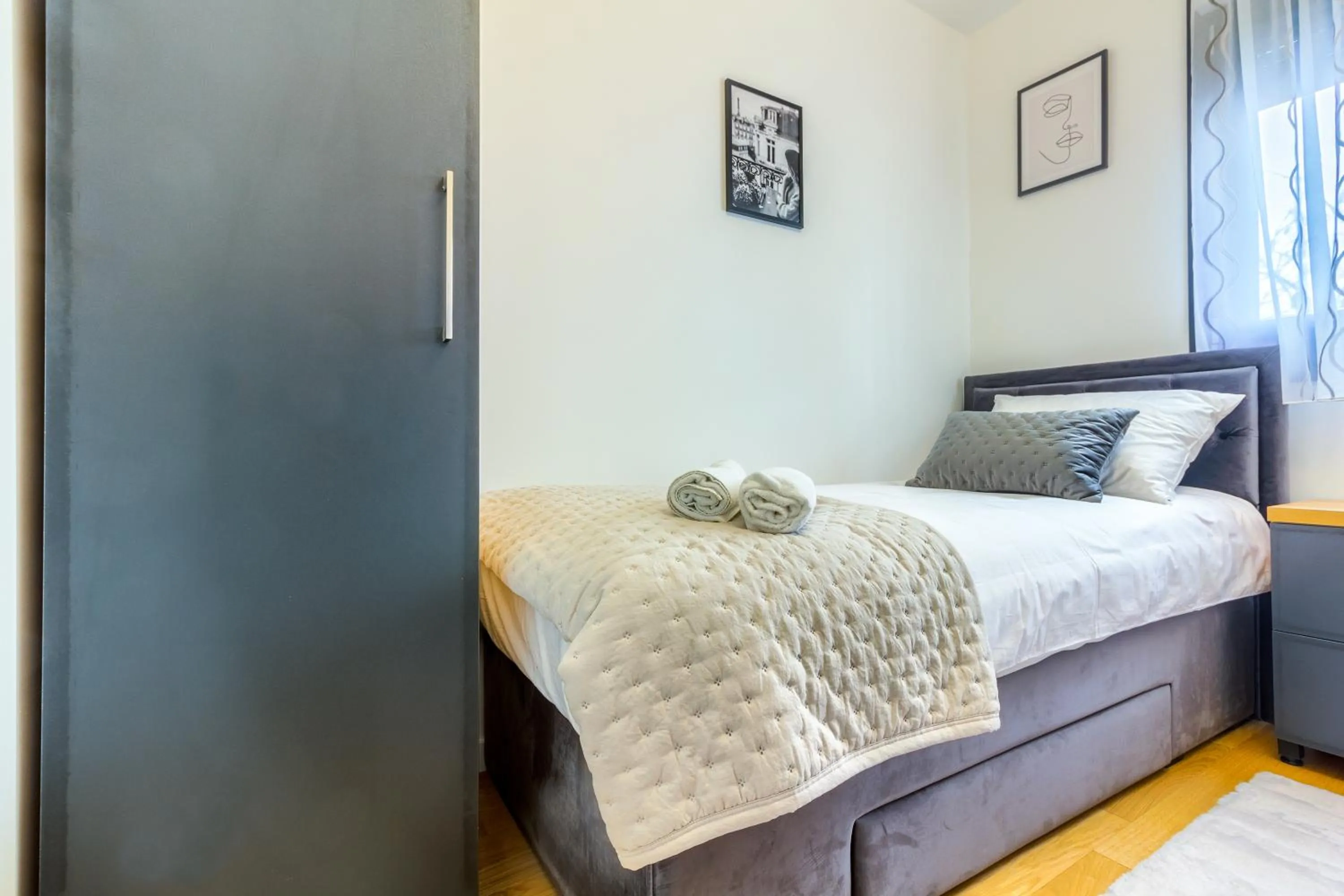 Bed in Luxury Apartment Petra