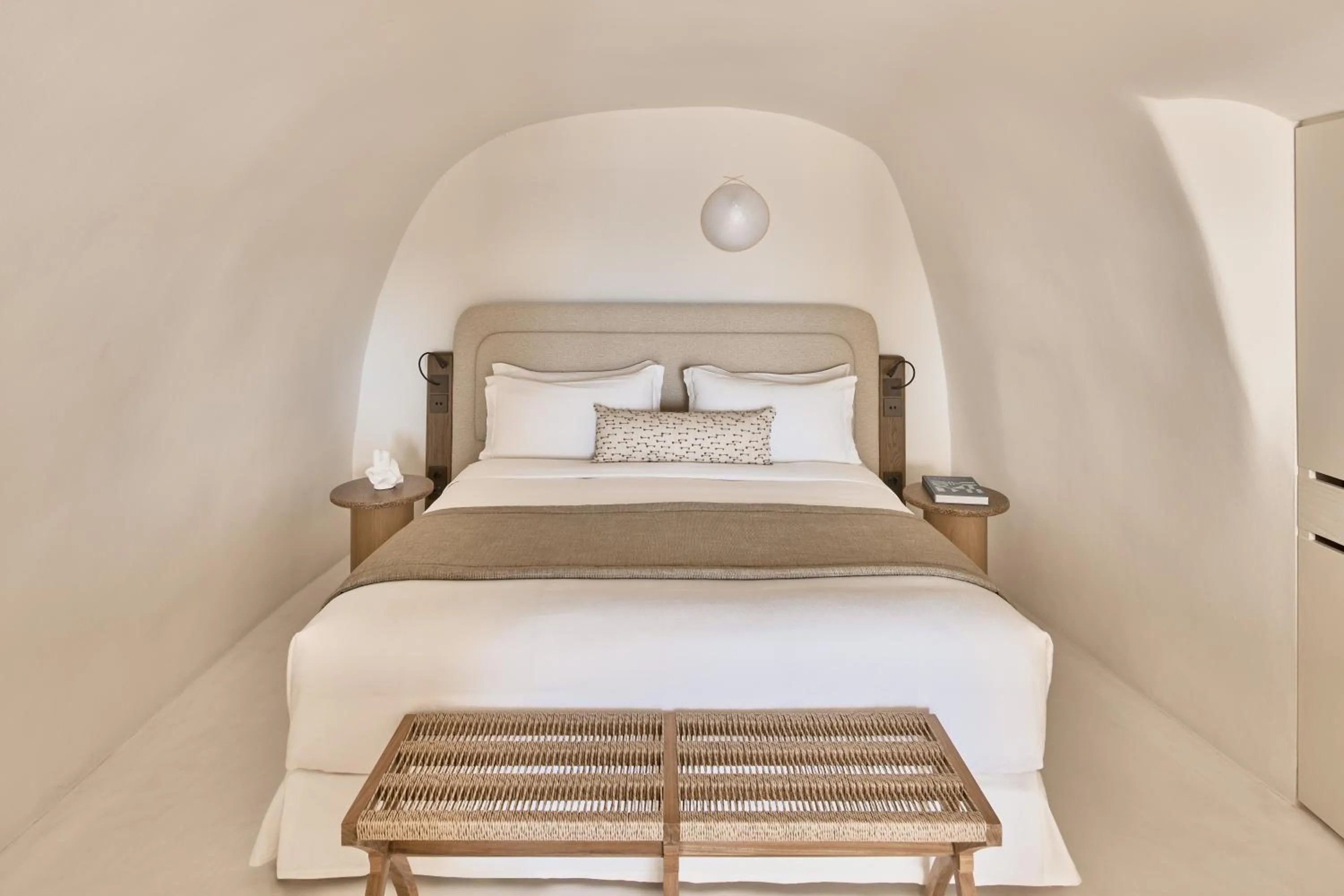 Bedroom, Bed in Mystique, a Luxury Collection Hotel, Santorini