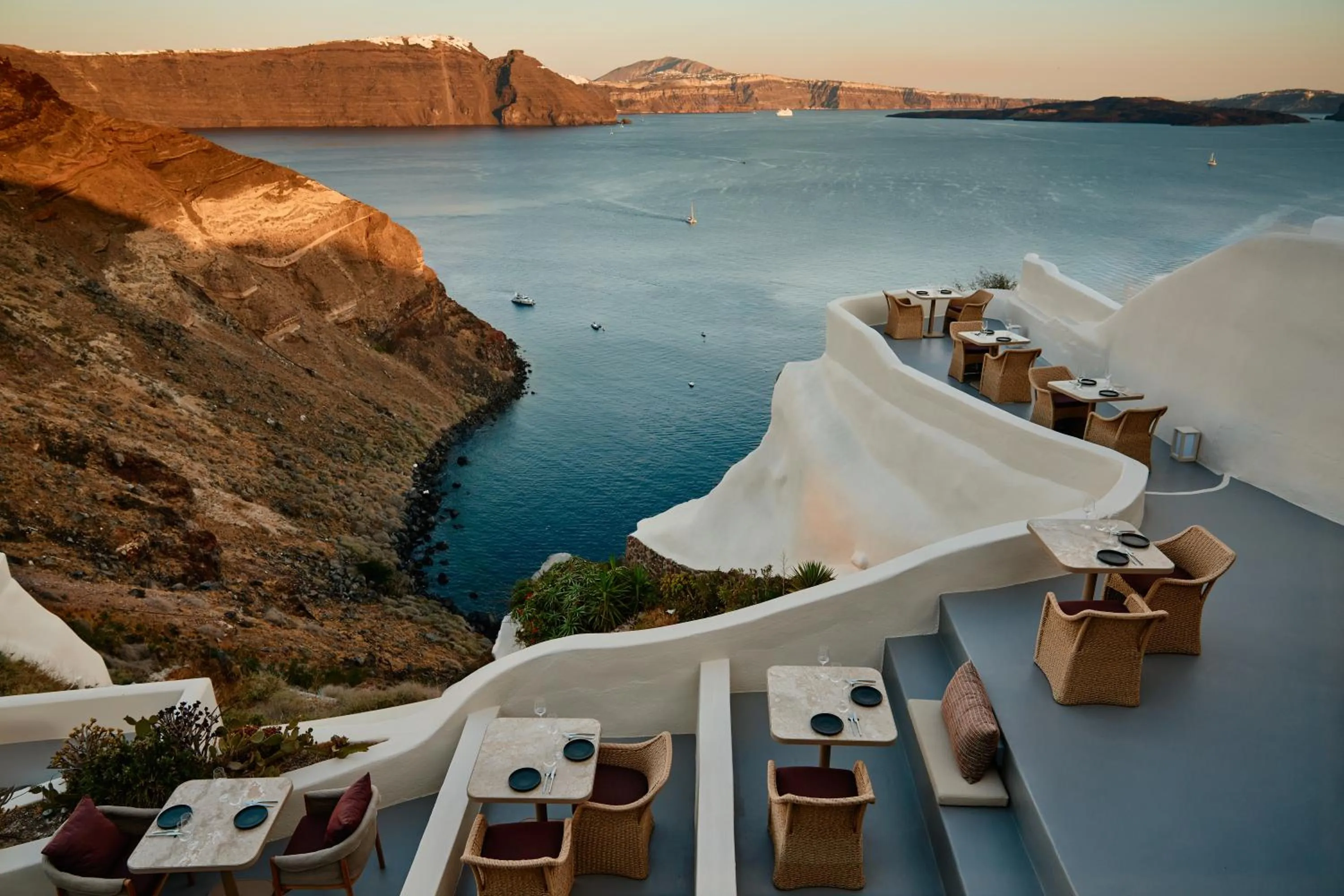 Restaurant/places to eat in Mystique, a Luxury Collection Hotel, Santorini