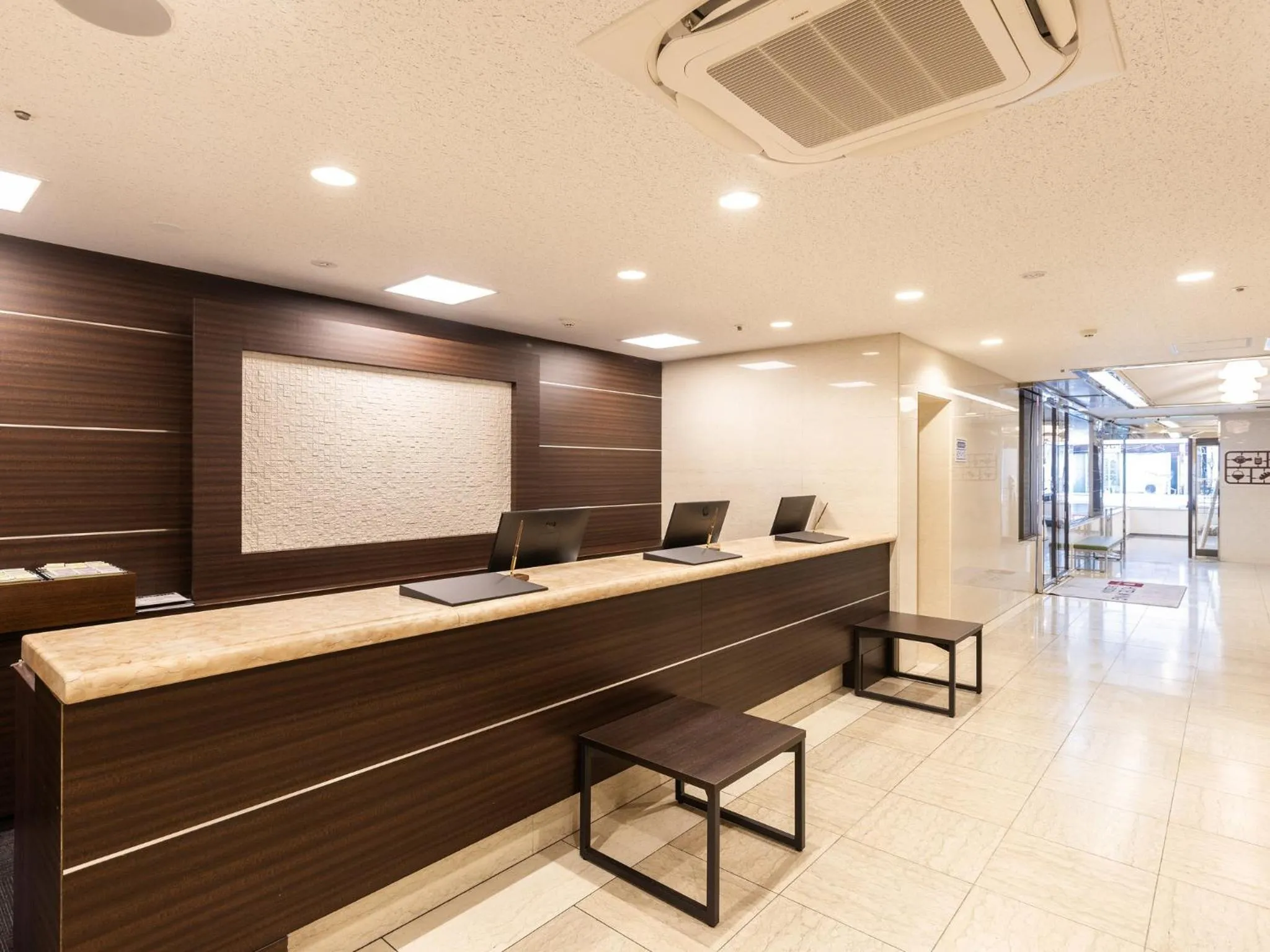 Lobby or reception in KOKO HOTEL Shizuoka - formerly Hotel Wing International Shizuoka