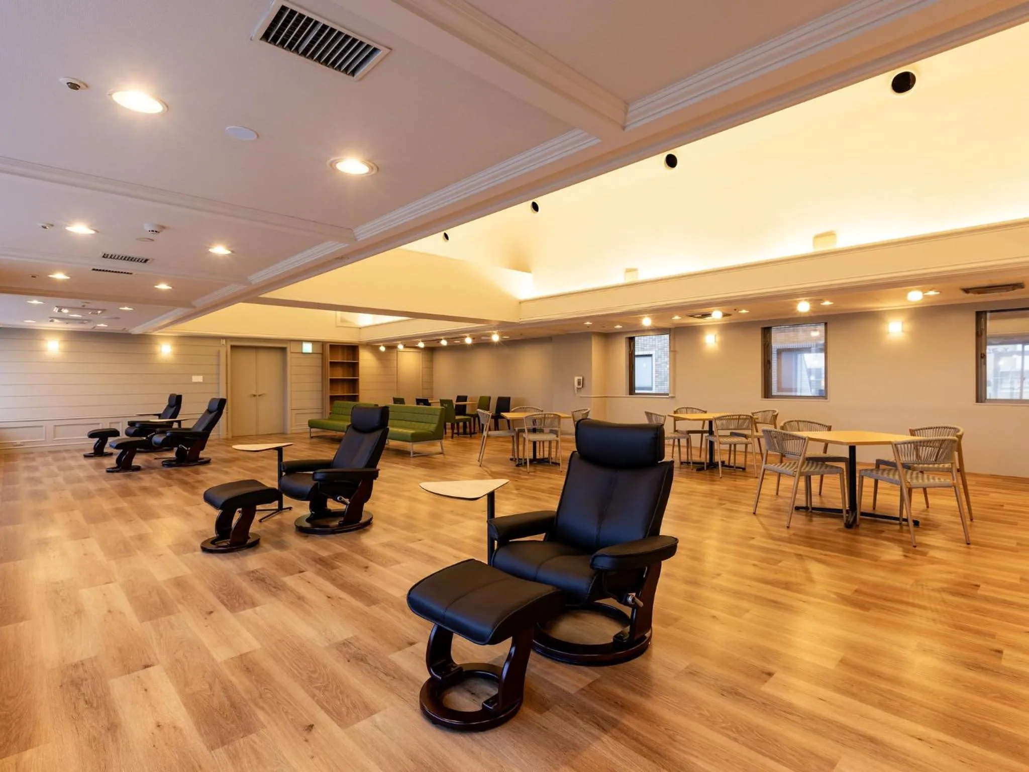 Lounge or bar in KOKO HOTEL Shizuoka - formerly Hotel Wing International Shizuoka