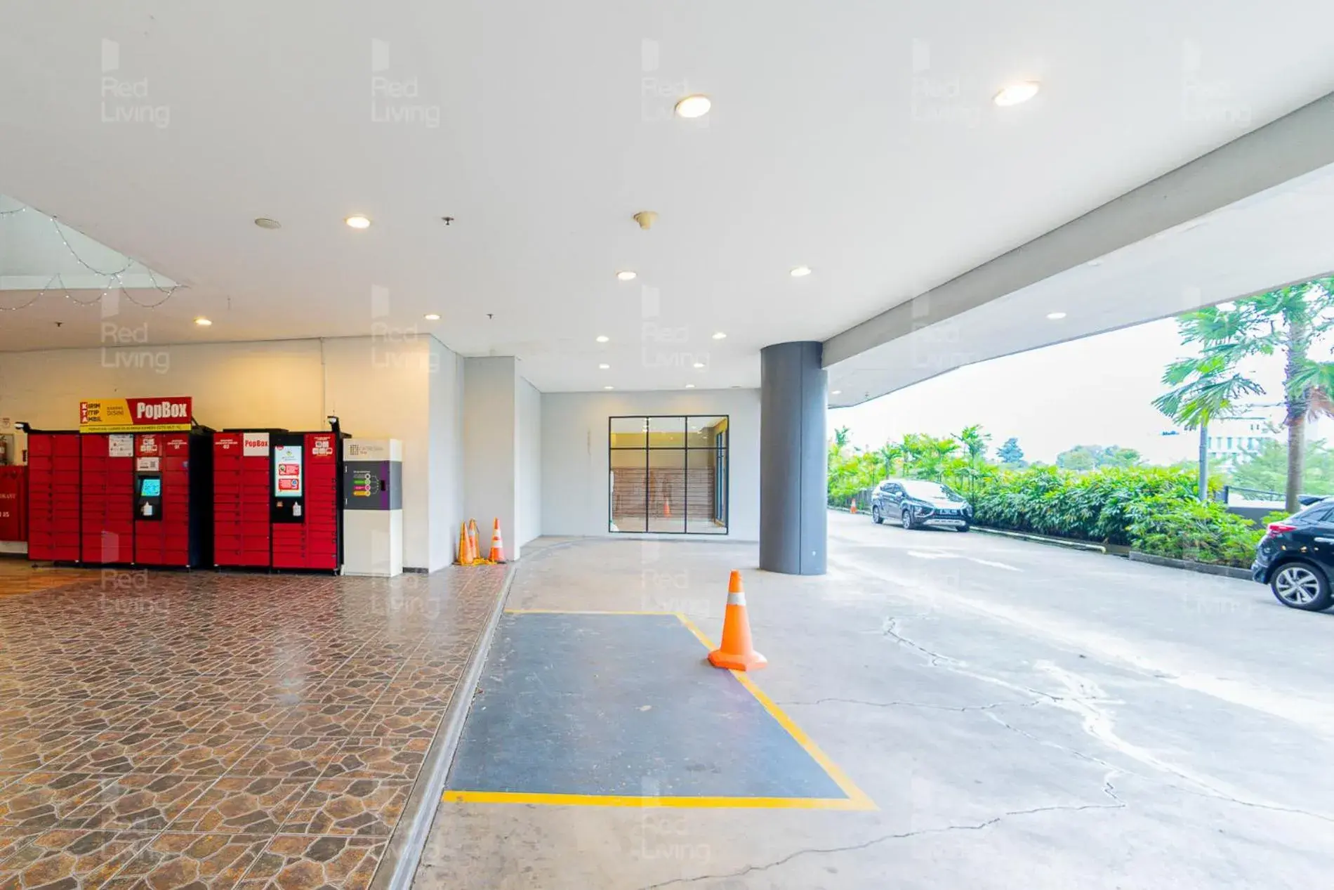 Facade/entrance in RedLiving Apartemen Serpong Green View - Nawawih Room Tower B Facade/entrance in RedLiving Apartemen Serpong Green View - Nawawih Room Tower B