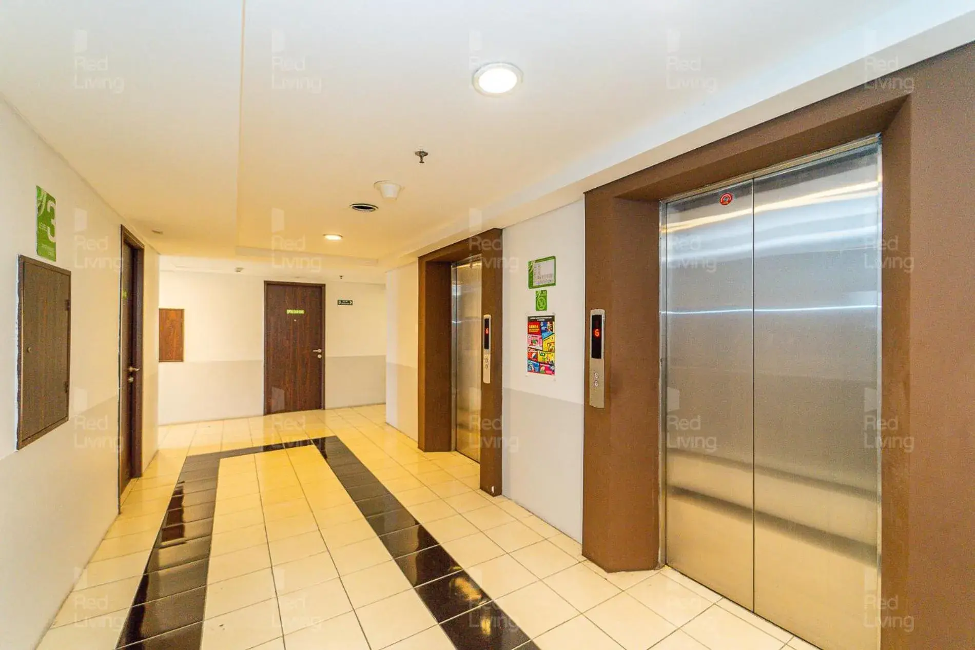 elevator in RedLiving Apartemen Serpong Green View - Nawawih Room Tower B elevator in RedLiving Apartemen Serpong Green View - Nawawih Room Tower B