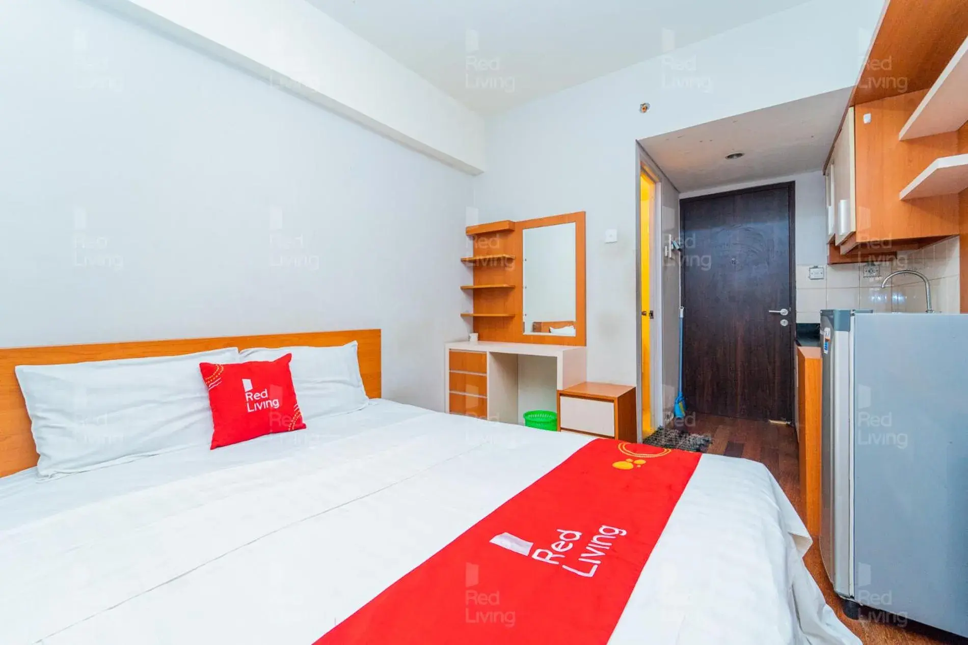 Bedroom, Bed in RedLiving Apartemen Serpong Green View - Nawawih Room Tower B Bedroom, Bed in RedLiving Apartemen Serpong Green View - Nawawih Room Tower B