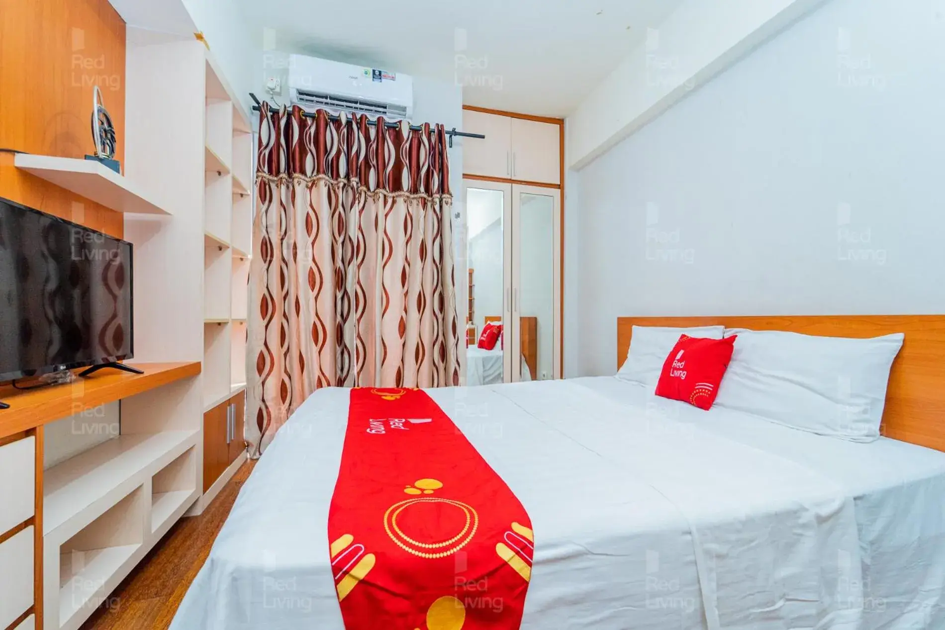 Bedroom, Bed in RedLiving Apartemen Serpong Green View - Nawawih Room Tower B Bedroom, Bed in RedLiving Apartemen Serpong Green View - Nawawih Room Tower B