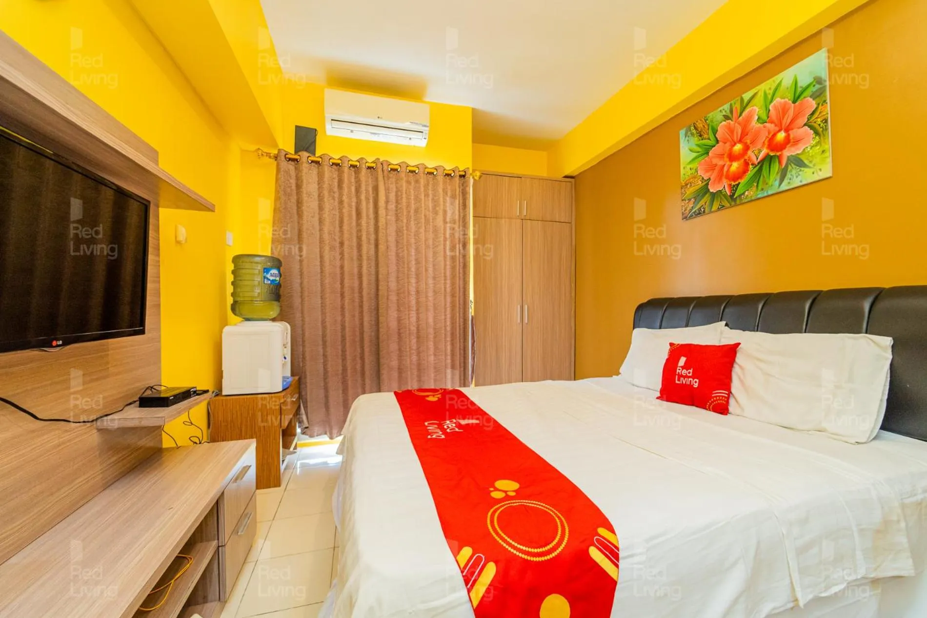 Bedroom, Bed in RedLiving Apartemen Serpong Green View - Nawawih Room Tower B