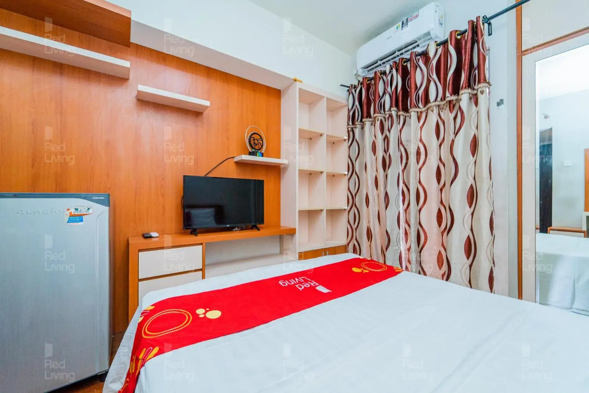 Bedroom, Bed in RedLiving Apartemen Serpong Green View - Nawawih Room Tower B Bedroom, Bed in RedLiving Apartemen Serpong Green View - Nawawih Room Tower B