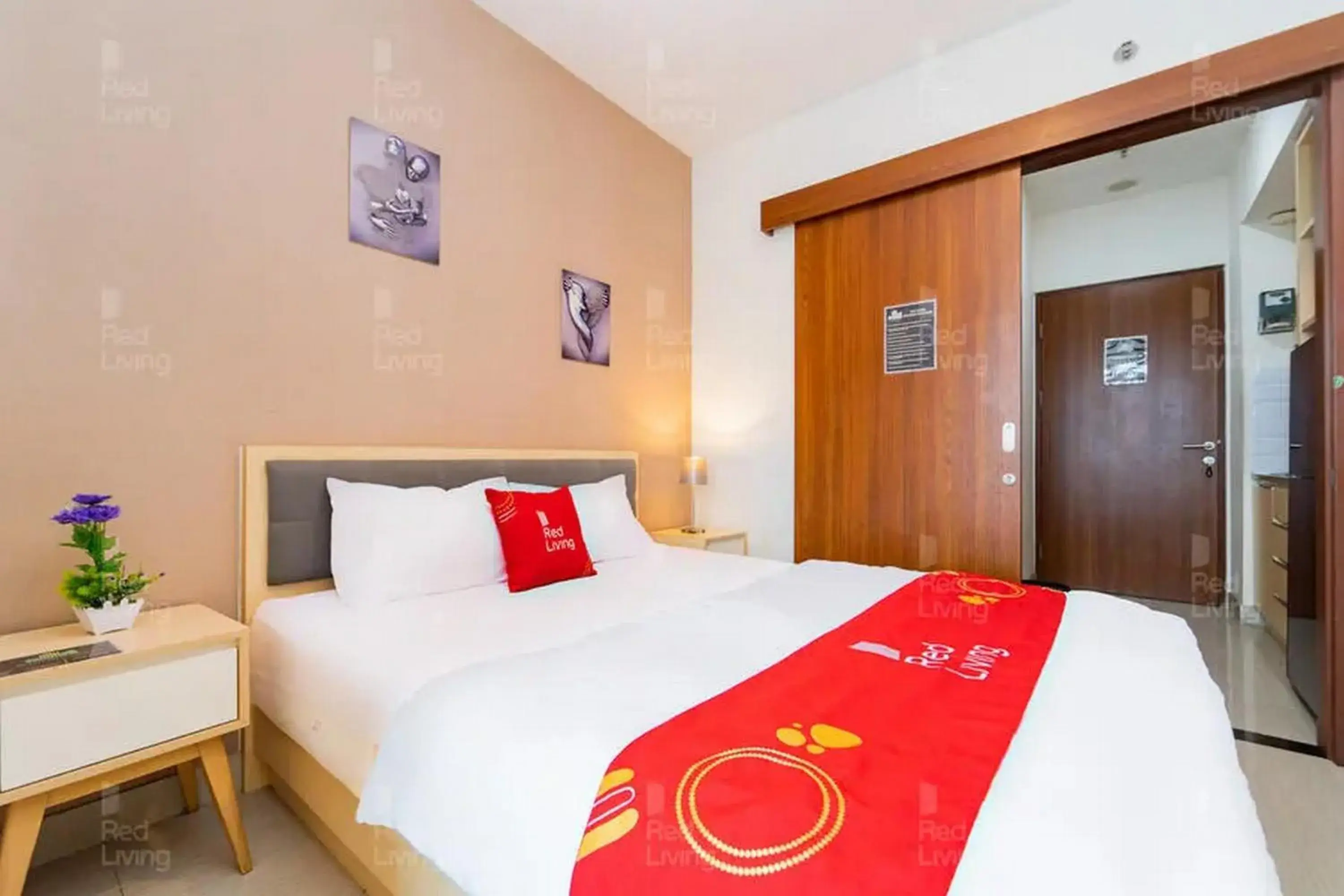 Bedroom, Bed in RedLiving Apartemen Grand Kamala Lagoon - Icha Rooms Tower Barclay South with Netflix Bedroom, Bed in RedLiving Apartemen Grand Kamala Lagoon - Icha Rooms Tower Barclay South with Netflix