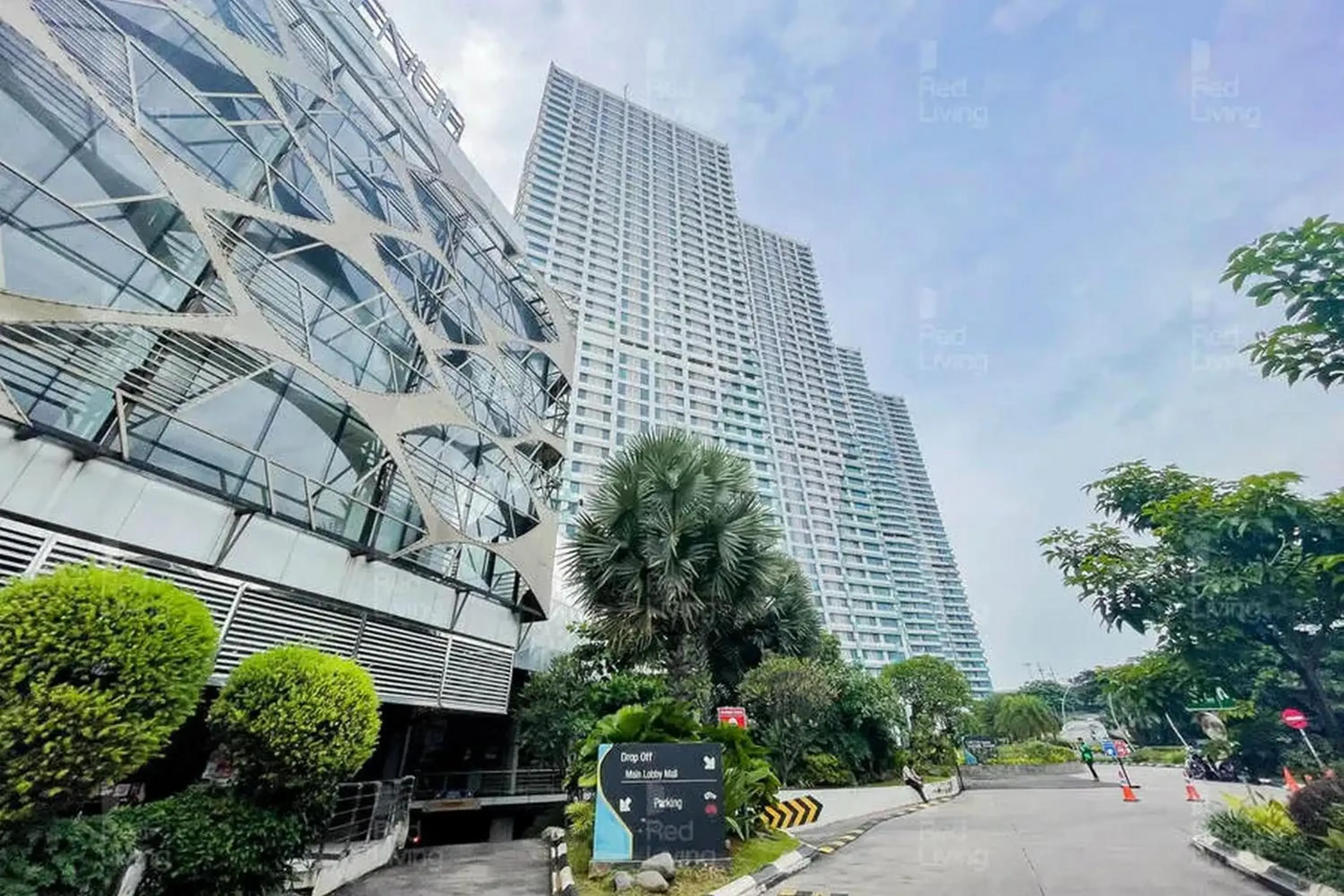 Property building in RedLiving Apartemen Grand Kamala Lagoon - Icha Rooms Tower Barclay South with Netflix Property building in RedLiving Apartemen Grand Kamala Lagoon - Icha Rooms Tower Barclay South with Netflix