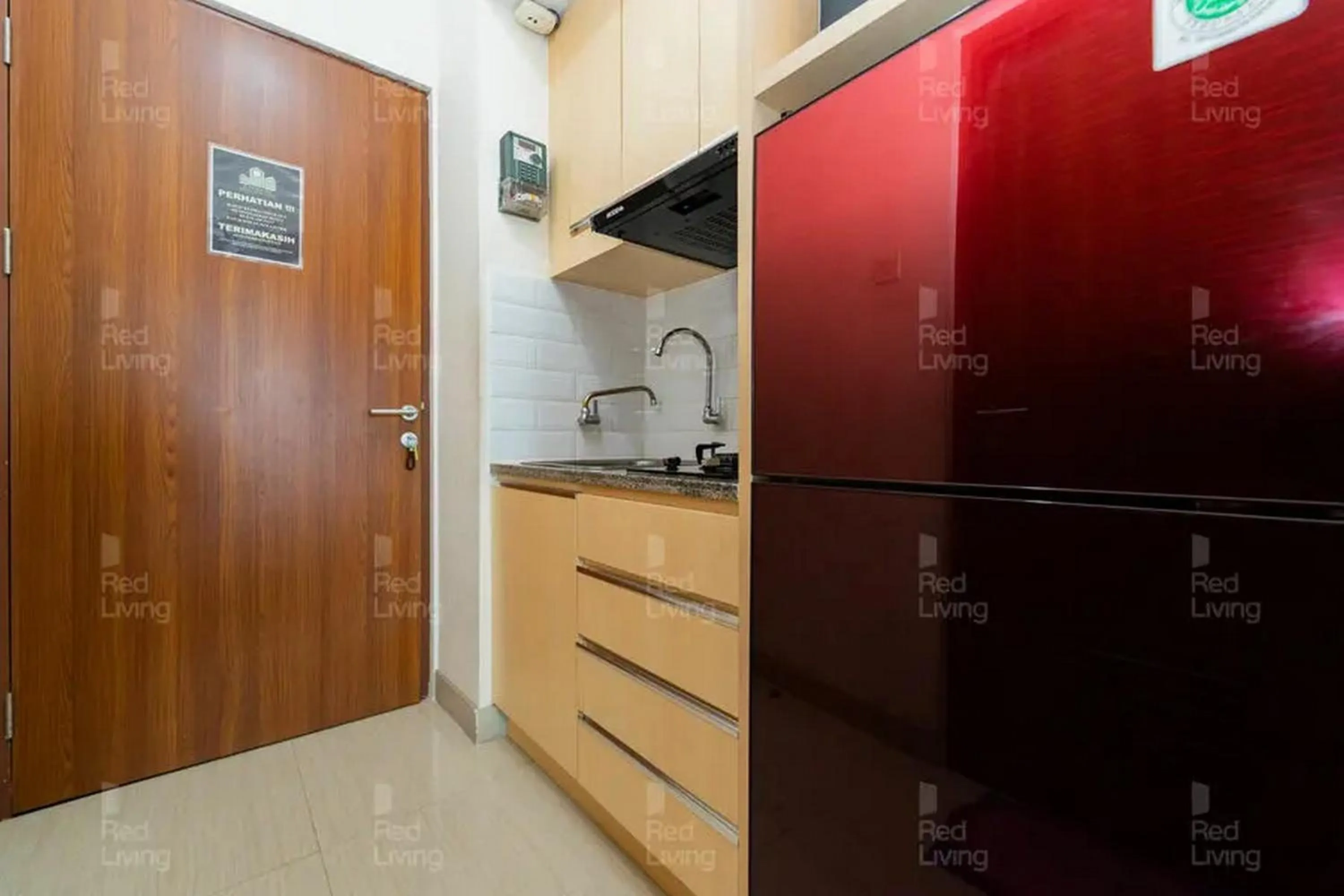 Kitchen or kitchenette in RedLiving Apartemen Grand Kamala Lagoon - Icha Rooms Tower Barclay South with Netflix