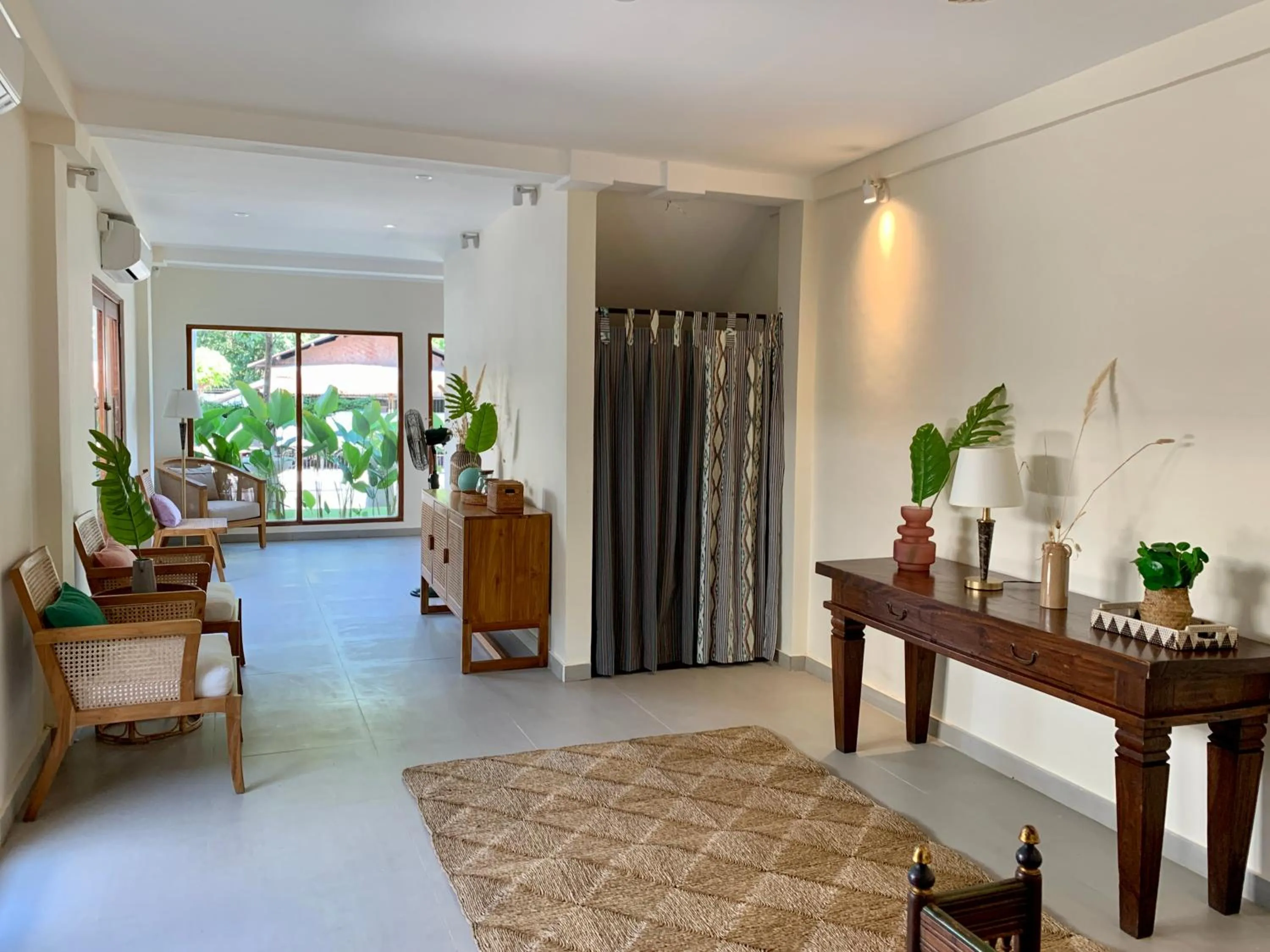 Lobby or reception in Roots Hotel Senggigi