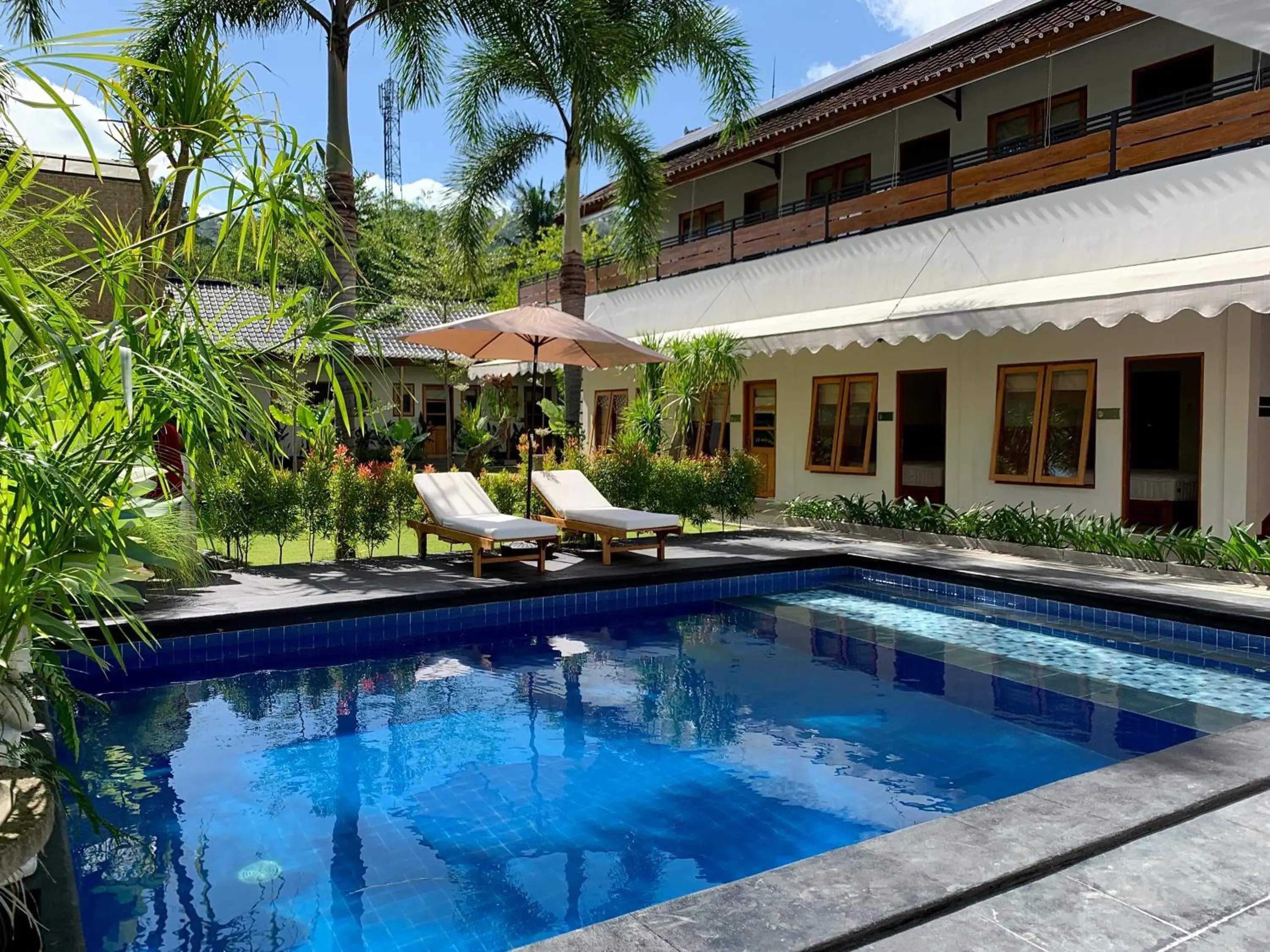 Swimming pool in Roots Hotel Senggigi Swimming pool in Roots Hotel Senggigi