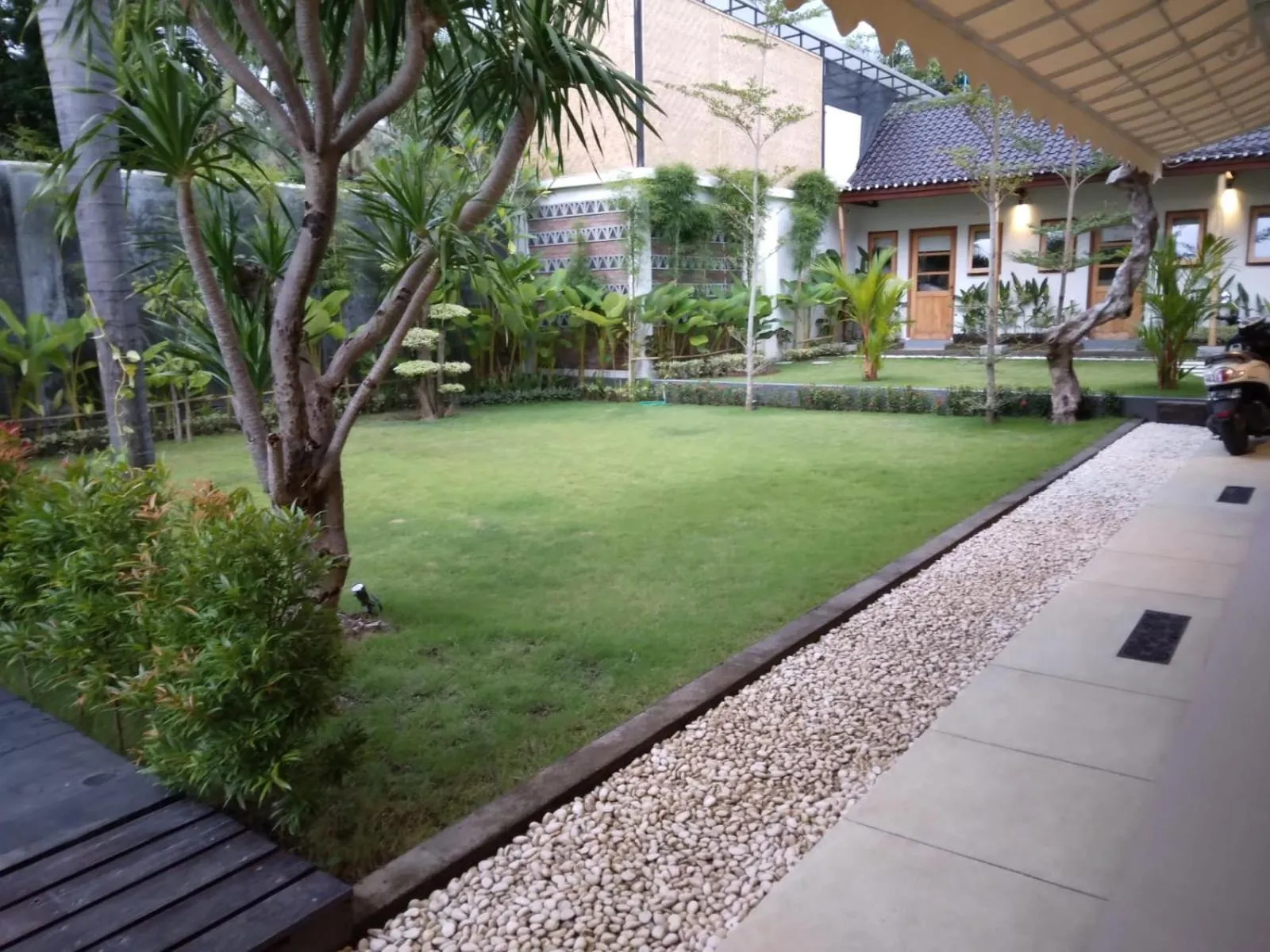 Garden in Roots Hotel Senggigi