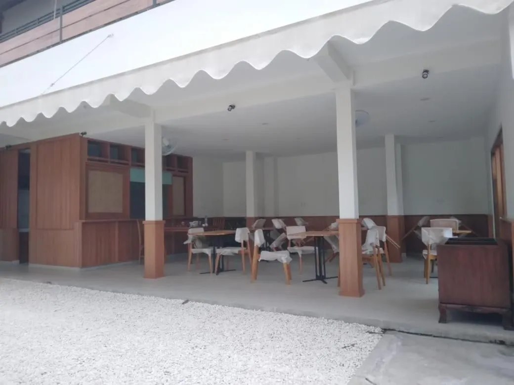 Restaurant/places to eat in Roots Hotel Senggigi