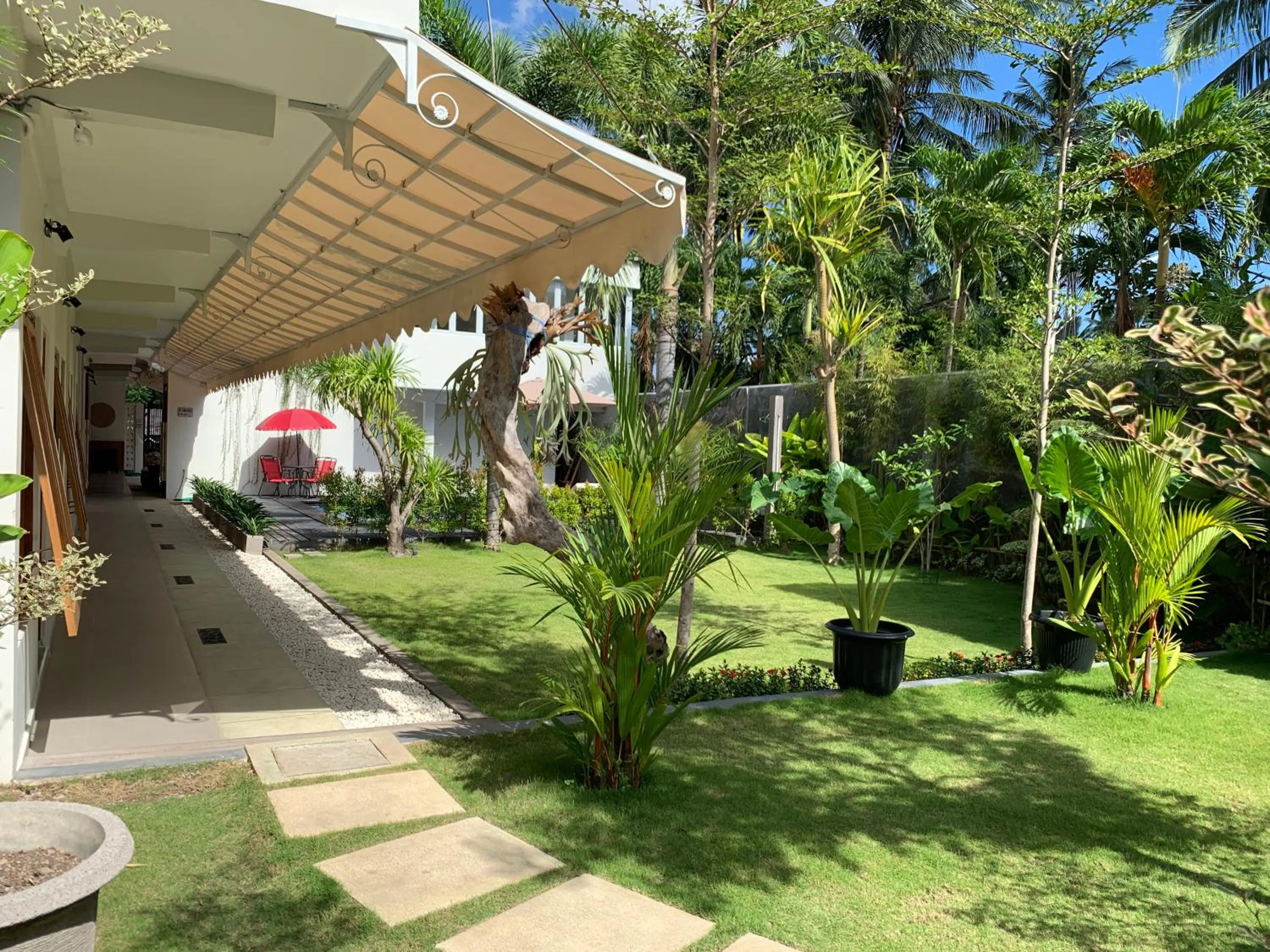 Garden in Roots Hotel Senggigi