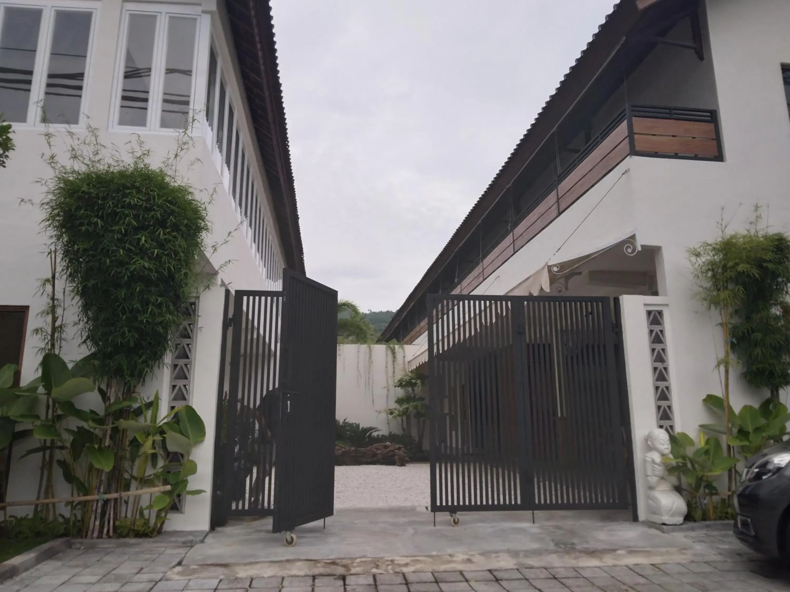 Property building in Roots Hotel Senggigi Property building in Roots Hotel Senggigi