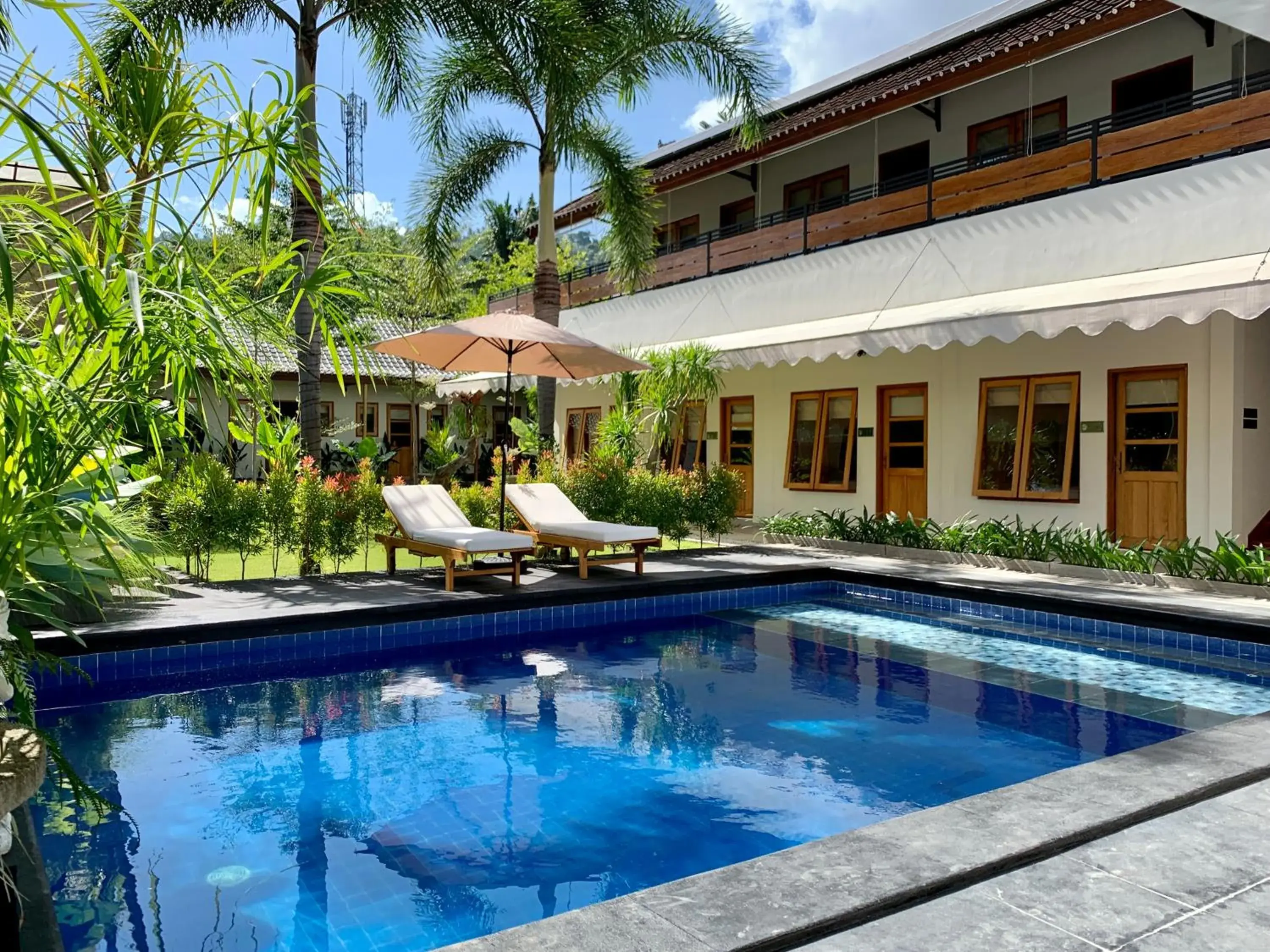 Swimming pool in Roots Hotel Senggigi Swimming pool in Roots Hotel Senggigi
