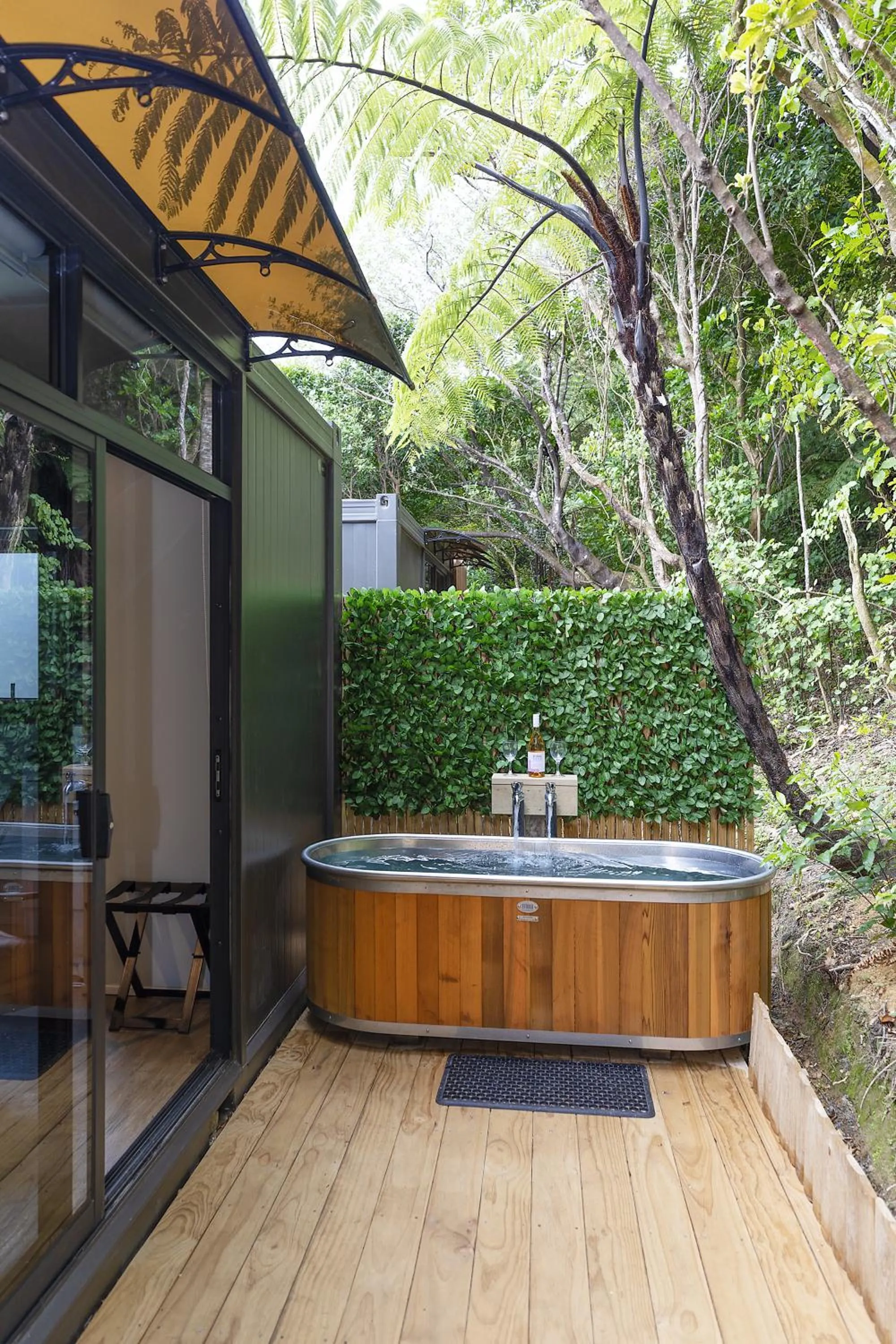 Hot Tub in 2 Peas In A Pod