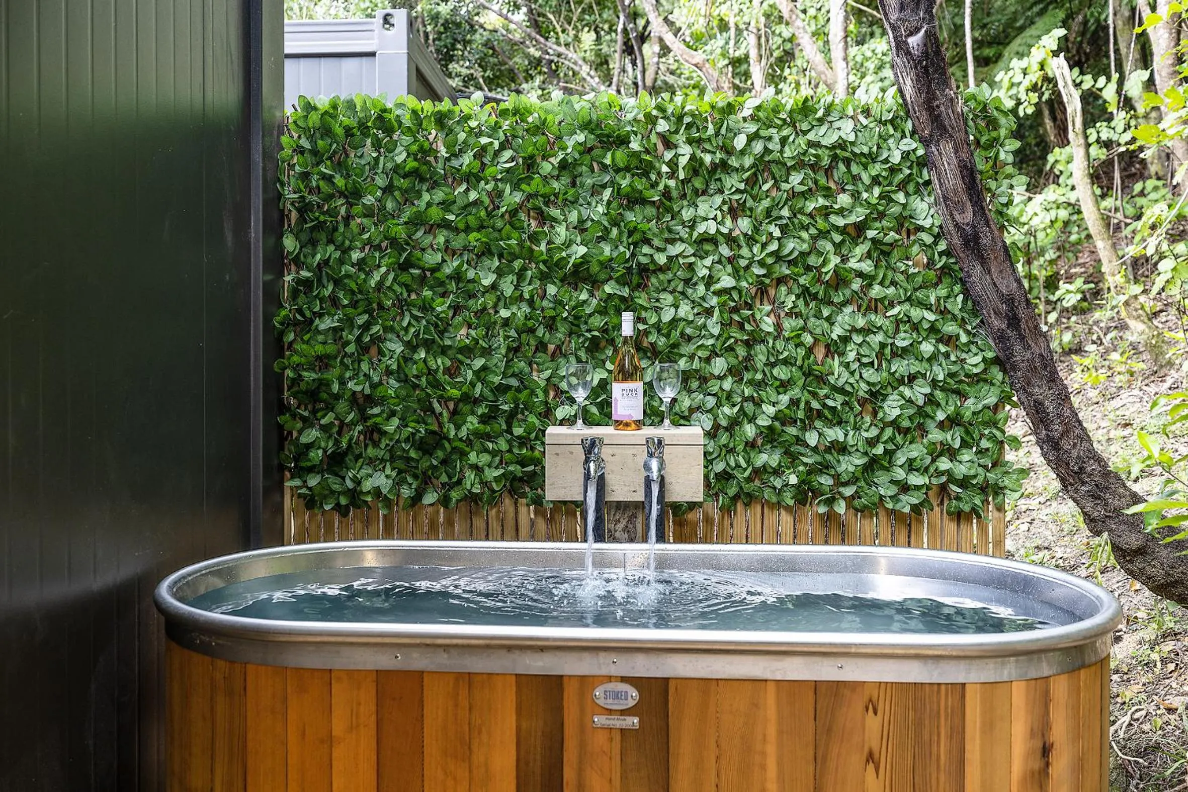 Hot Tub in 2 Peas In A Pod