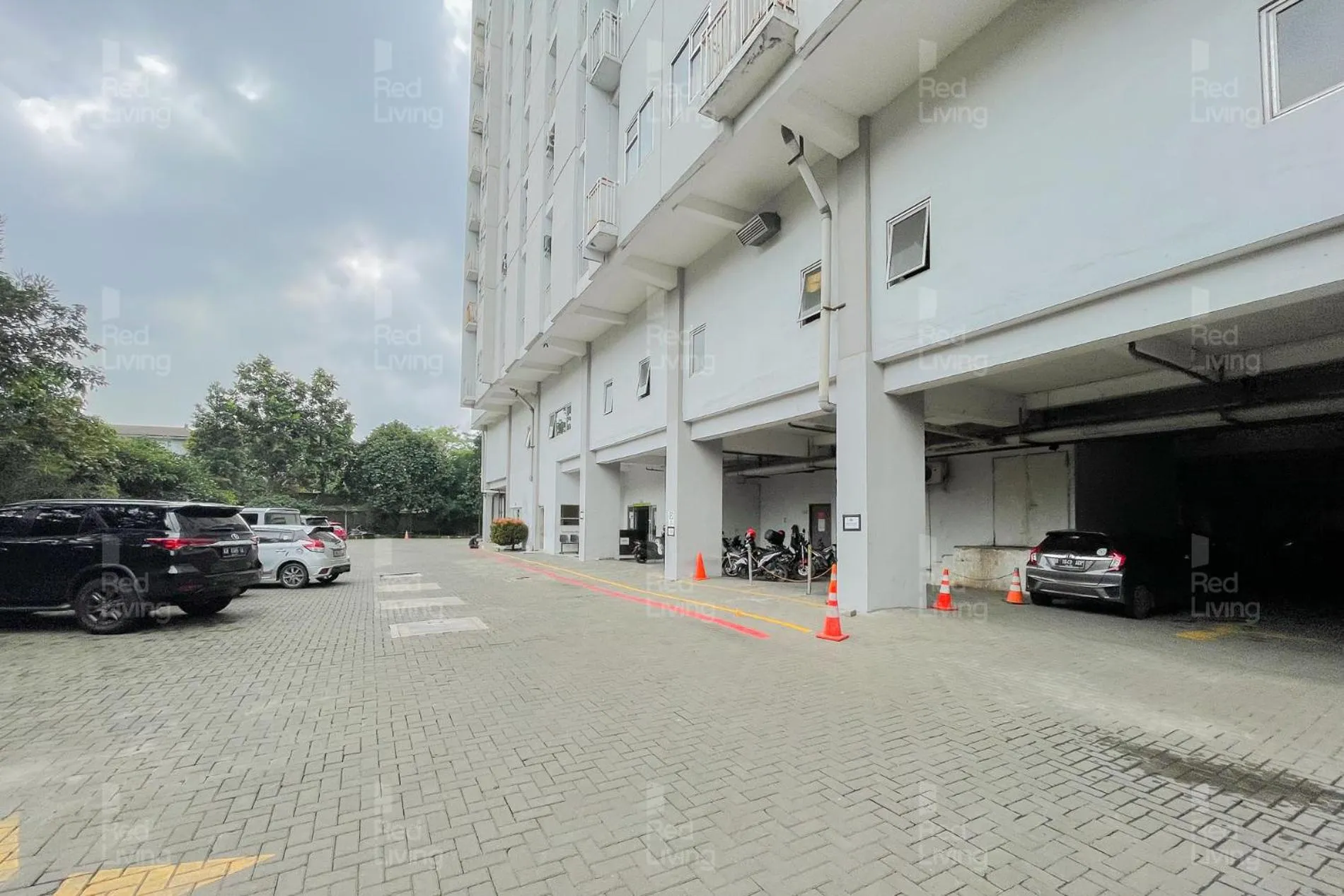 Property building in RedLiving Apartemen Easton Park Jatinangor - Rajes Room