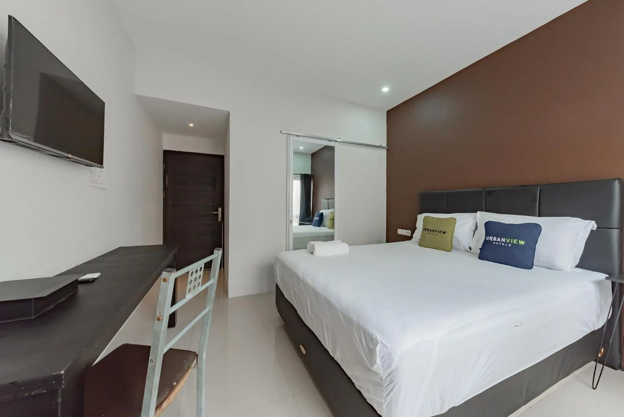 Bed in Urbanview Hotel Yoga Palangkaraya by RedDoorz