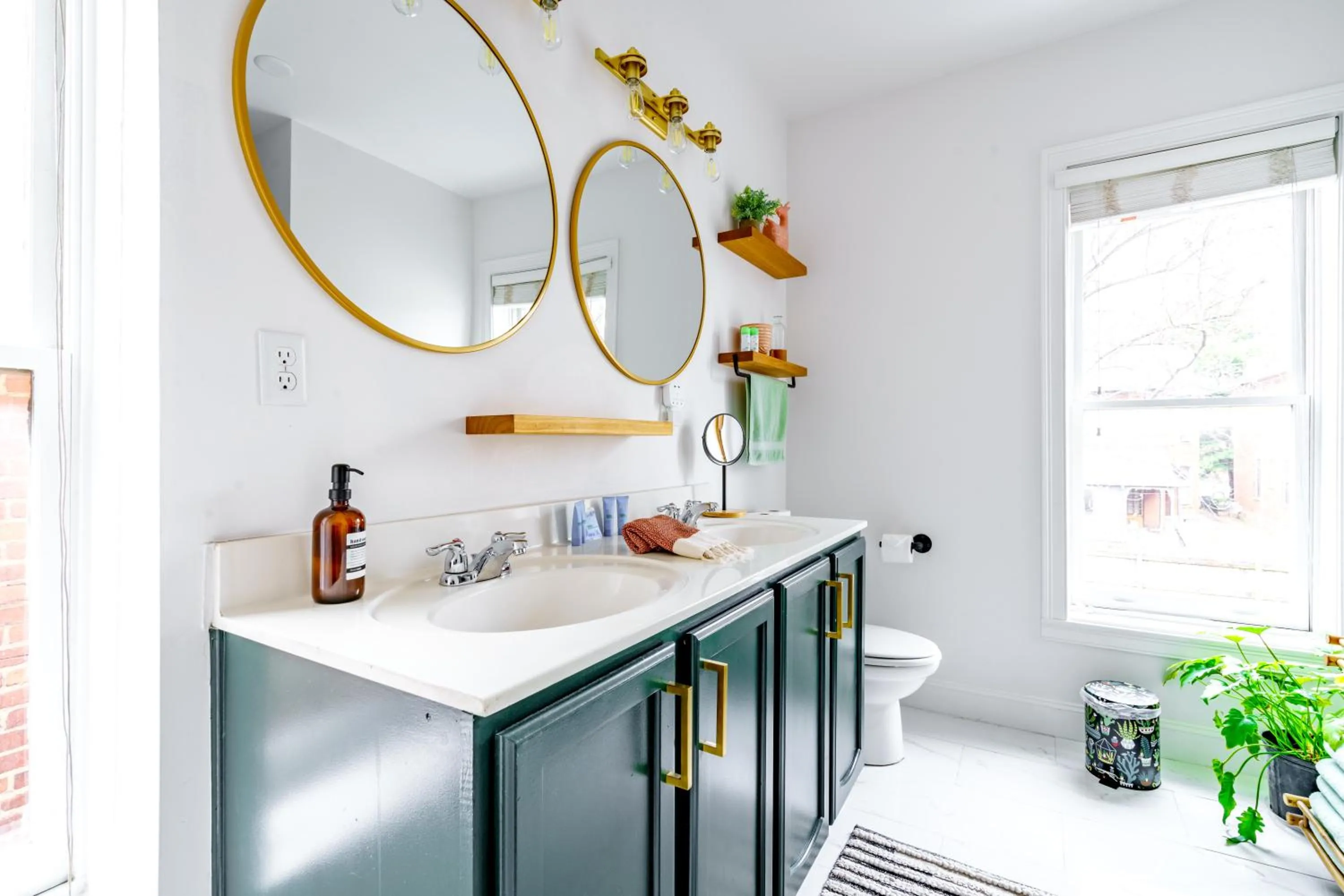 Kitchen or kitchenette in Jungle House Urban Lofts - Short North & Convention Center