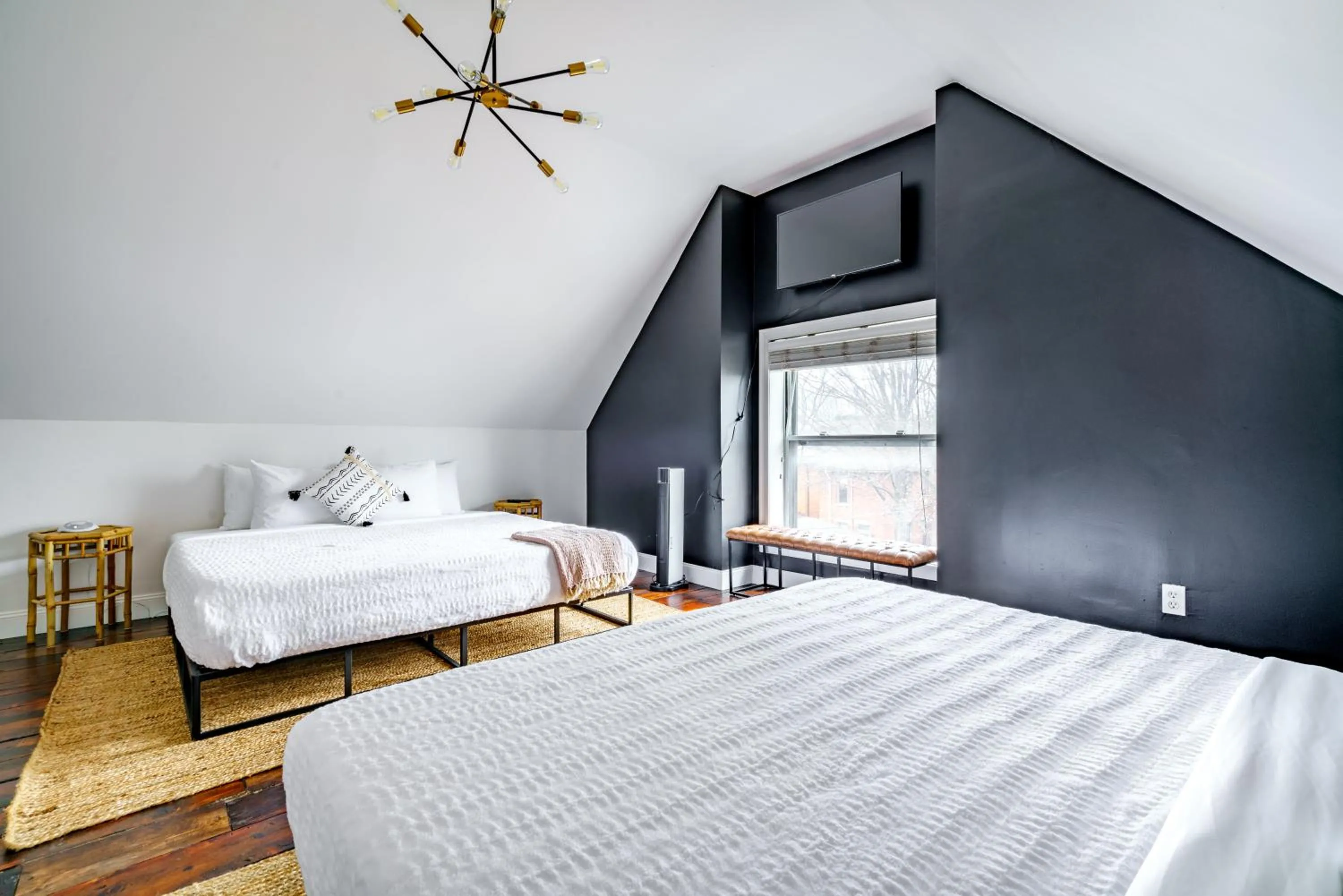 Bed in Jungle House Urban Lofts - Short North & Convention Center
