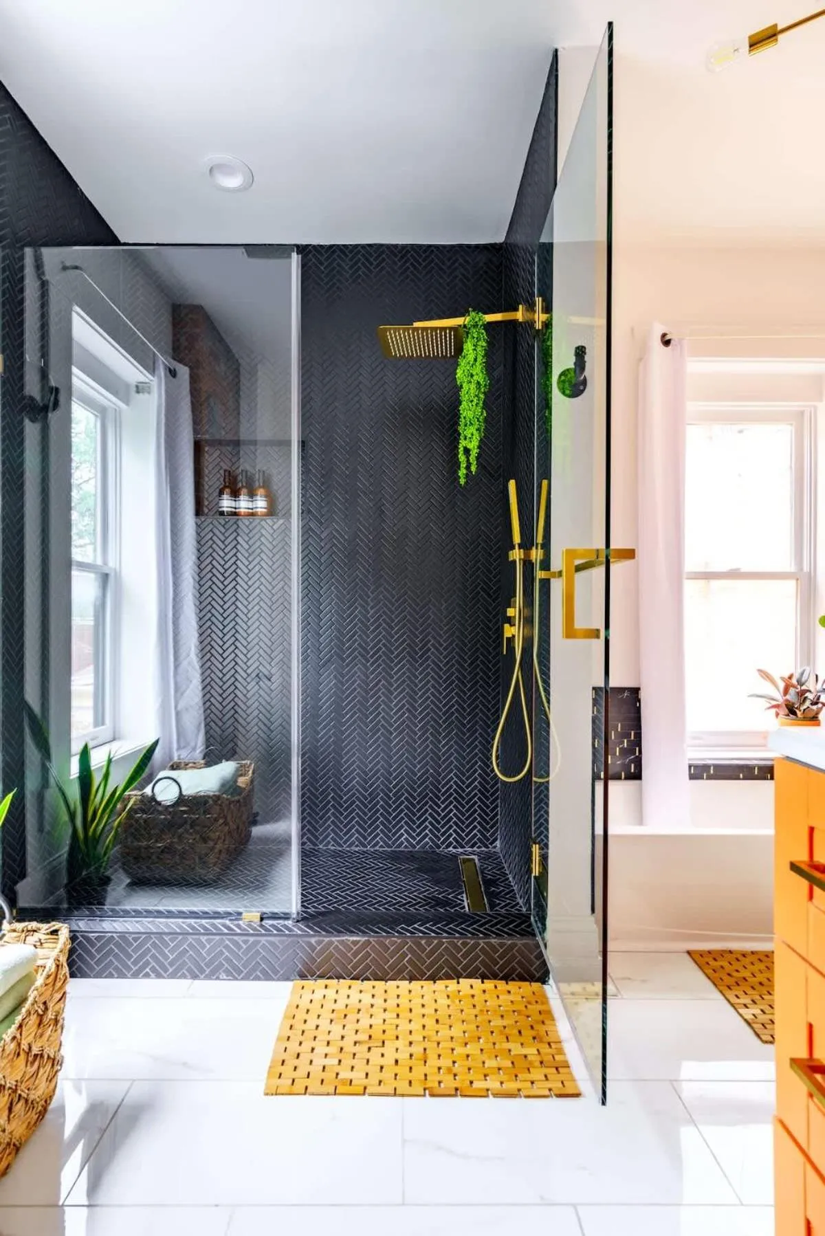 Shower in Jungle House Urban Lofts - Short North & Convention Center