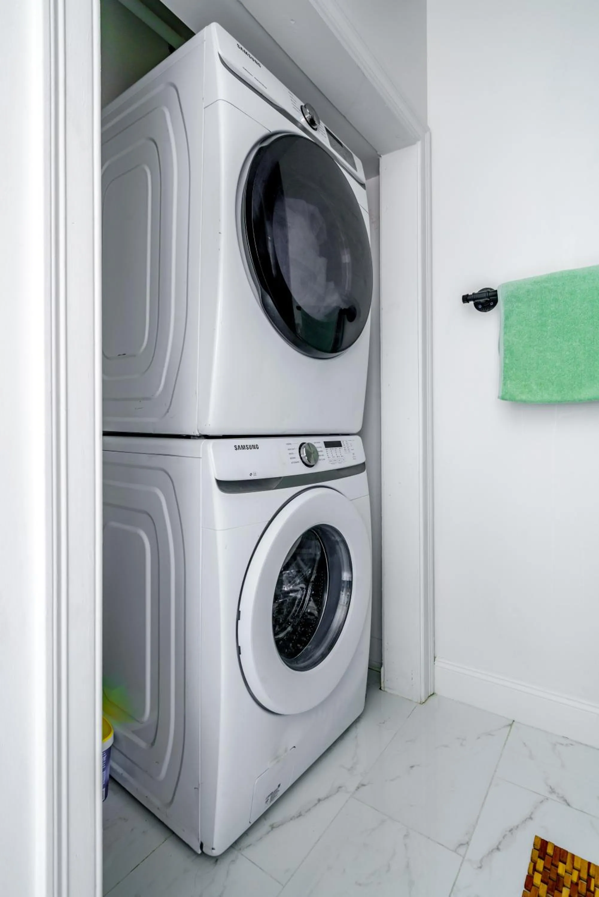 washing machine in Jungle House Urban Lofts - Short North & Convention Center