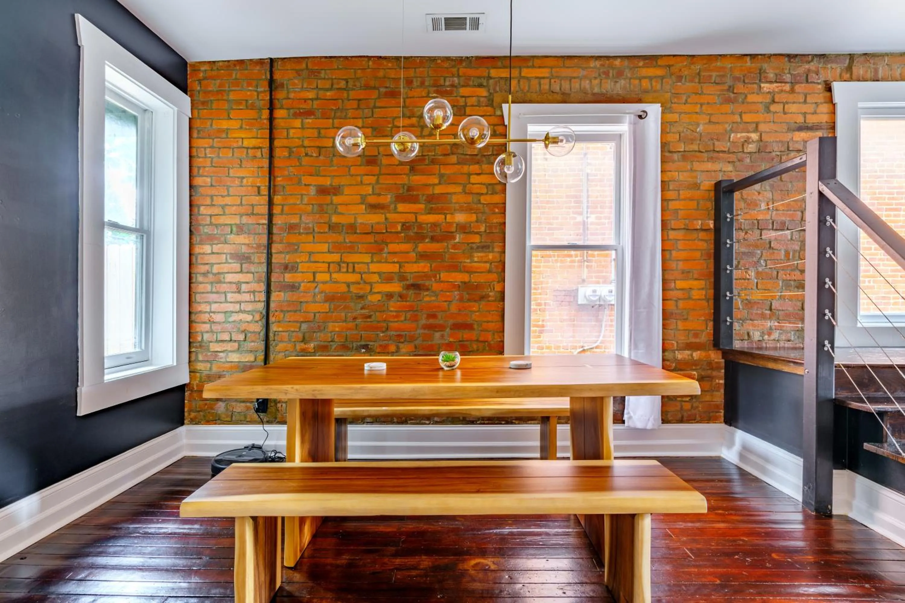 Seating area in Jungle House Urban Lofts - Short North & Convention Center