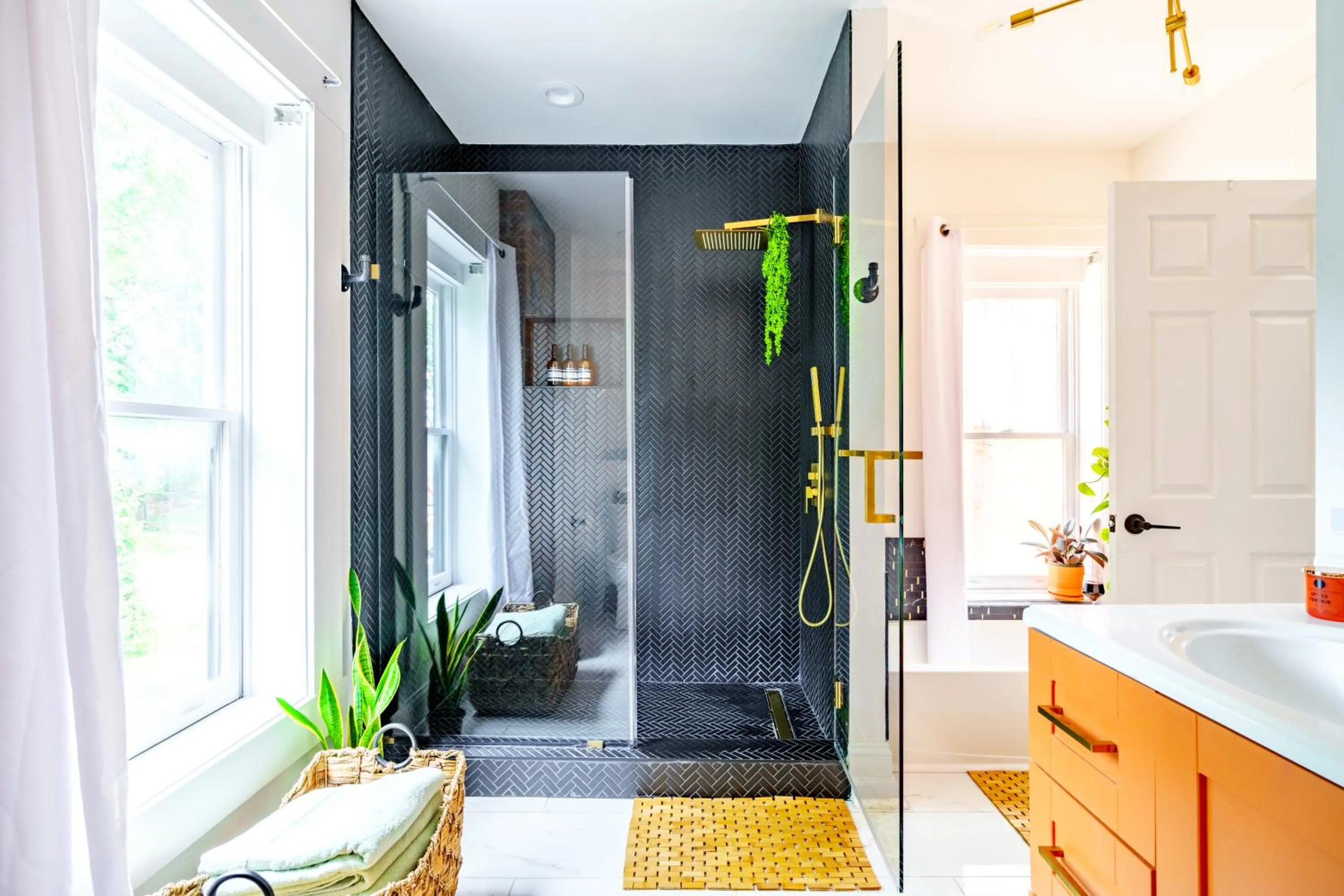 Shower in Jungle House Urban Lofts - Short North & Convention Center